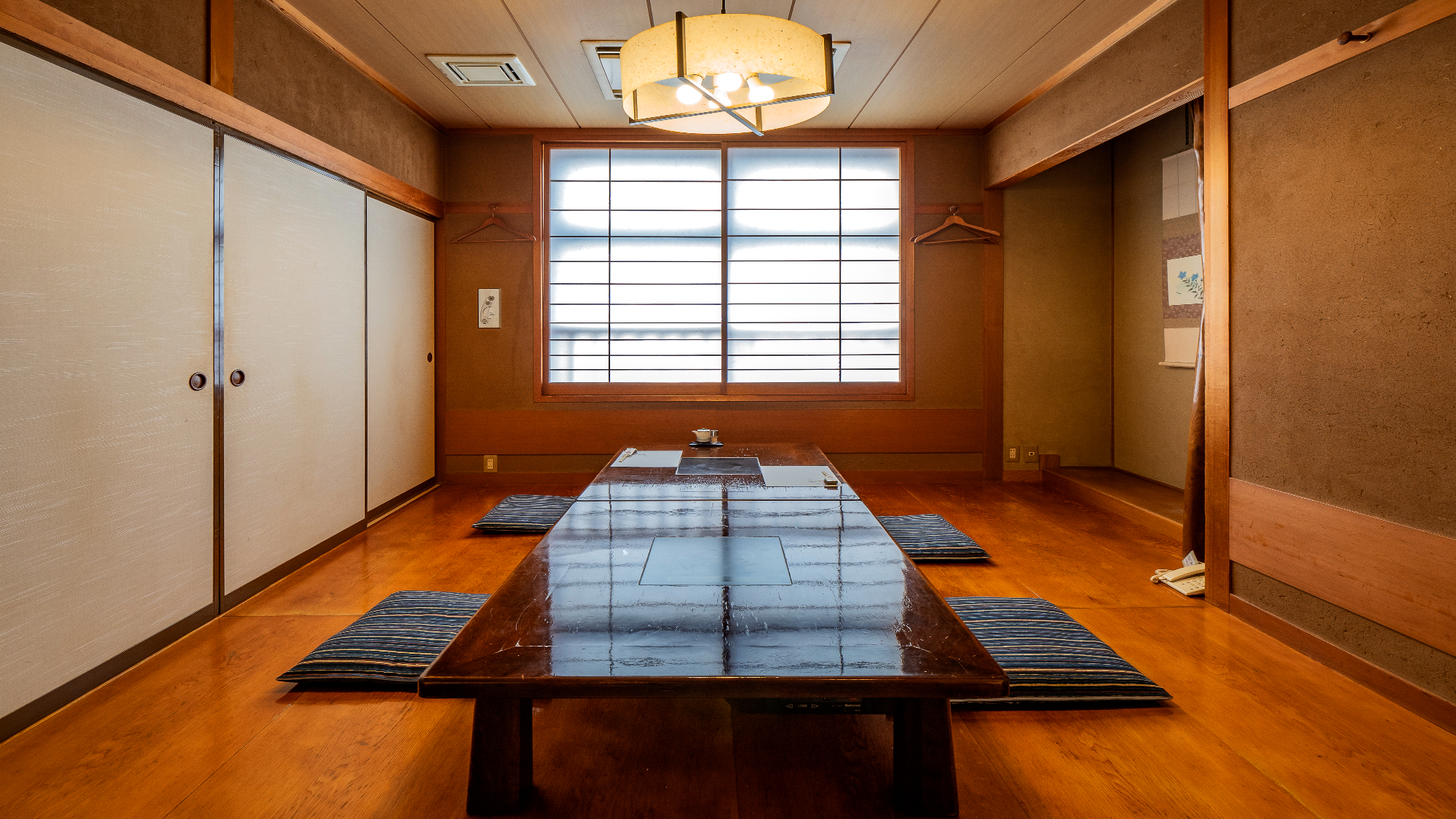 【酒膳ひだか】個室の座敷もご用意しておりますので、ゆっくりとお食事をお楽しみいただけます。