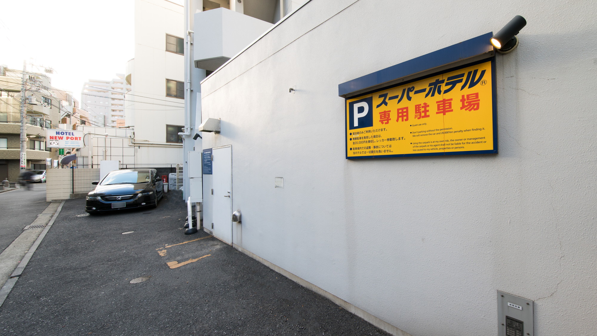 駐車場はお電話での事前予約制です