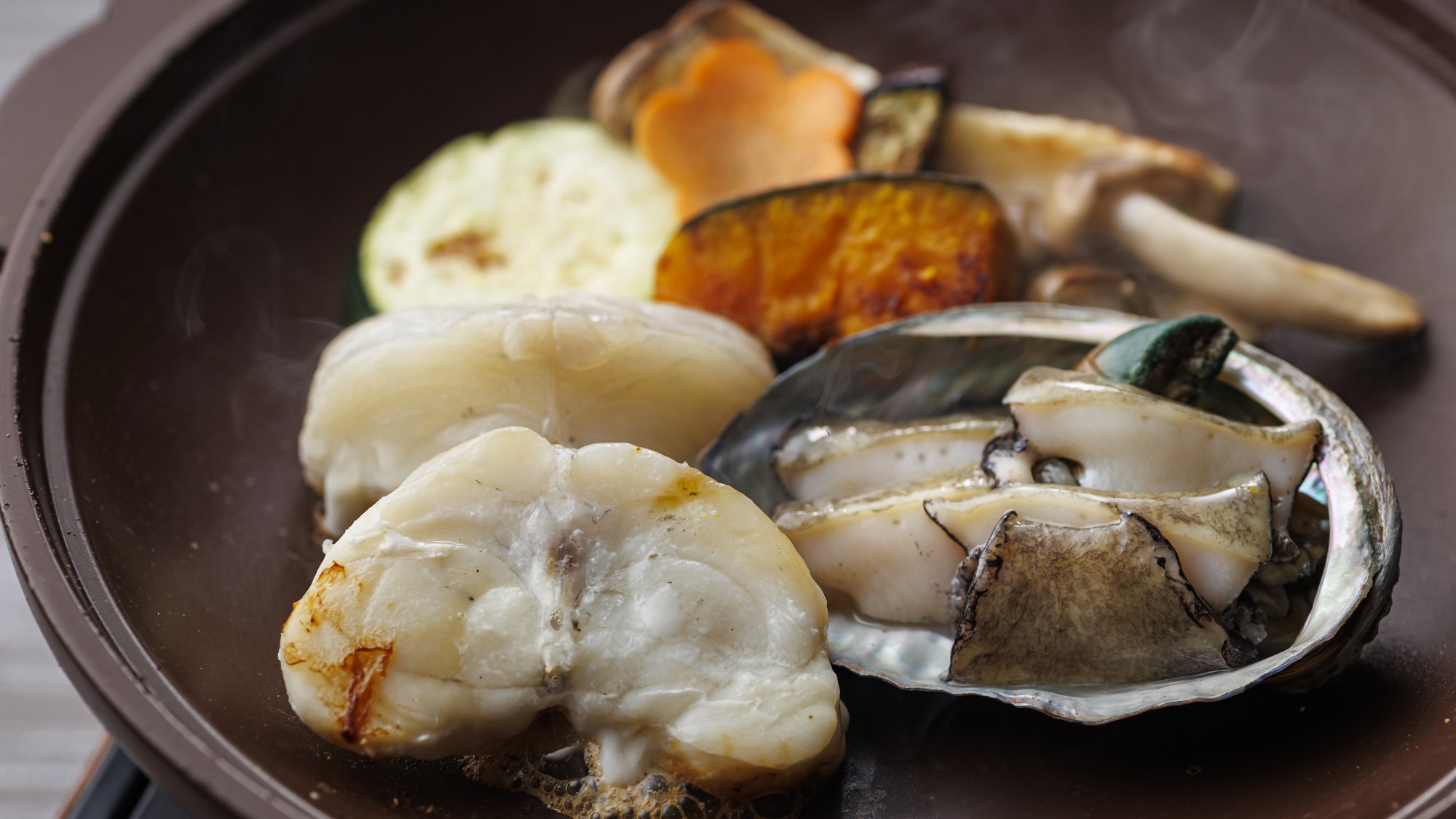 12/1～2/28【土地の恵み会席】鮑と河豚の陶板焼き