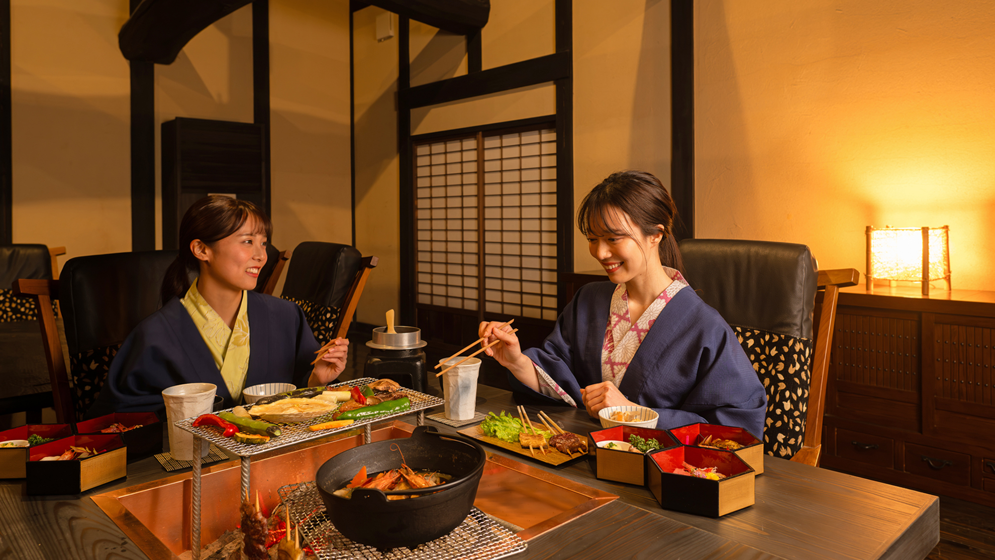 古民家 金山（きんざん）ヴィラ　囲炉裏でお食事を愉しむ