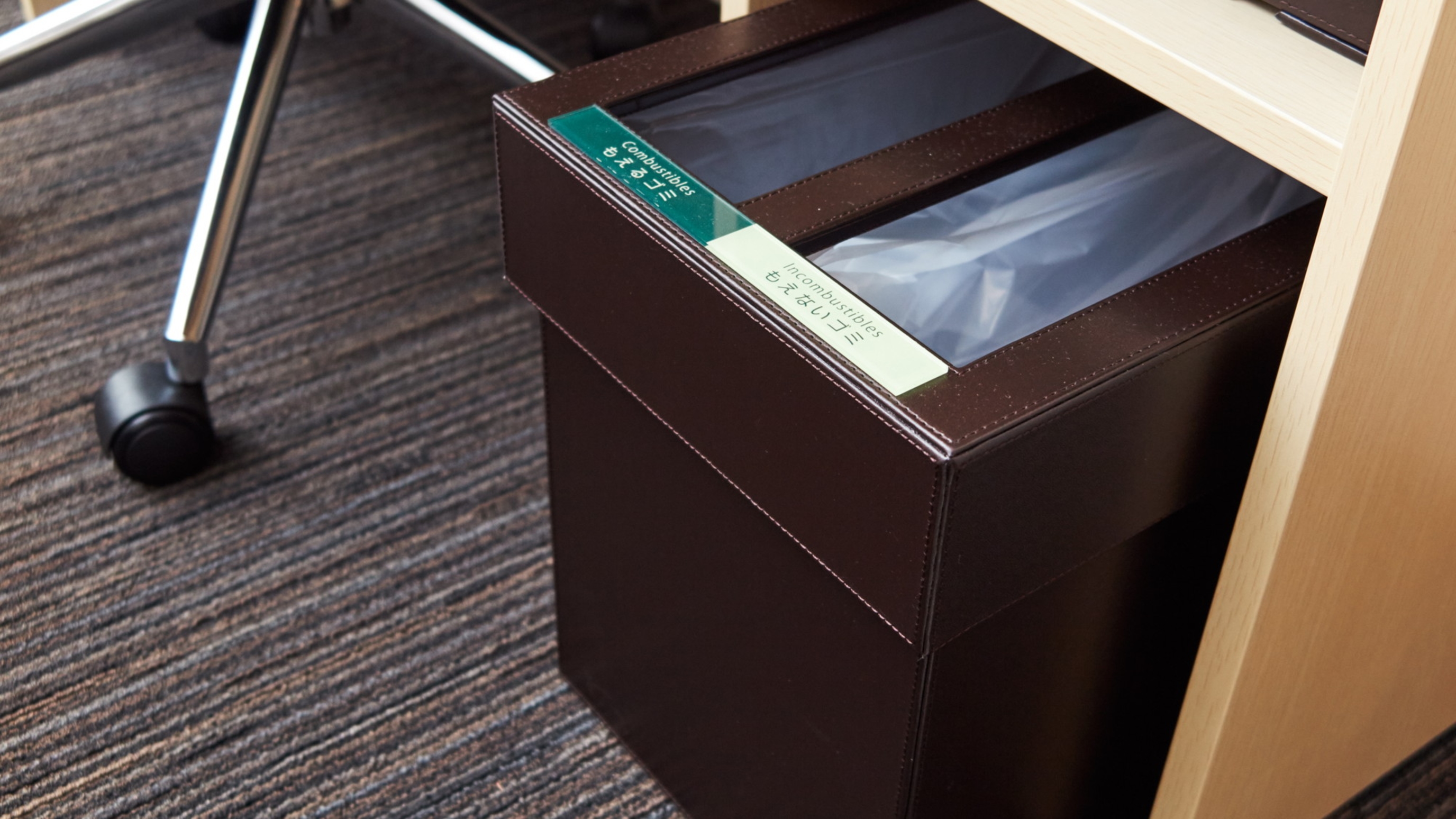 地球に優しい分別ごみ箱を採用