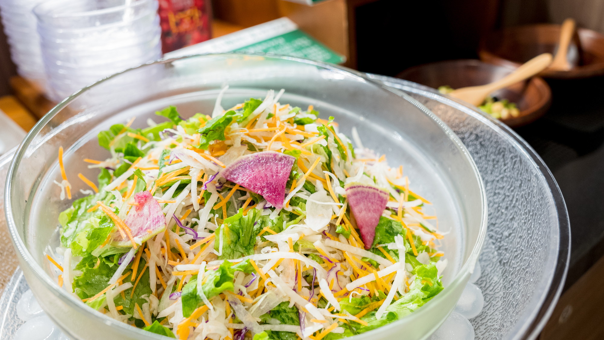 有機ＪＡＳ認定の野菜を使用したサラダはビタミンＣやミネラルが豊富