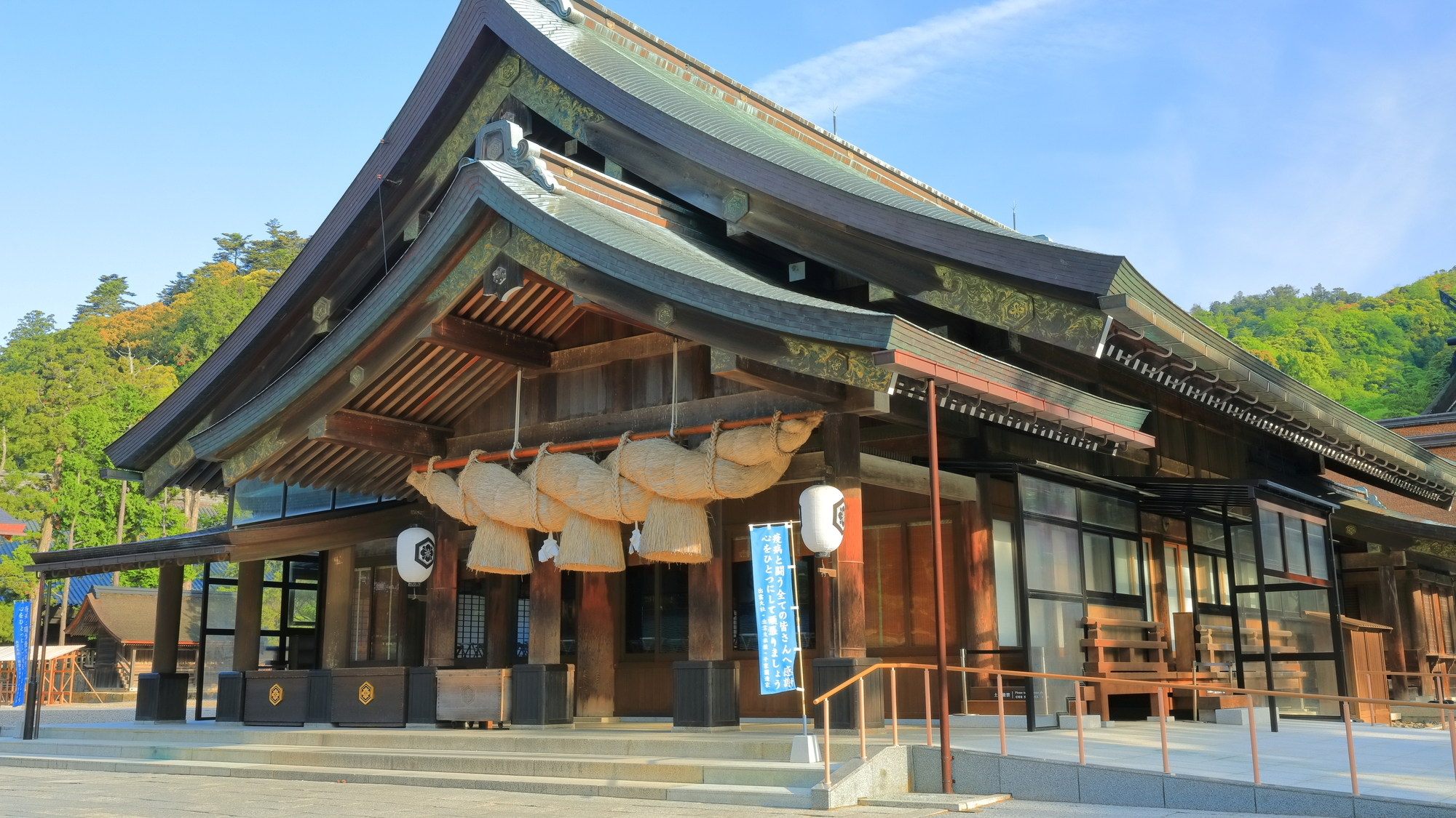 【当館から車で20分】日本屈指のパワースポットとして知られる、縁結びの神様を祀る古社「出雲大社」