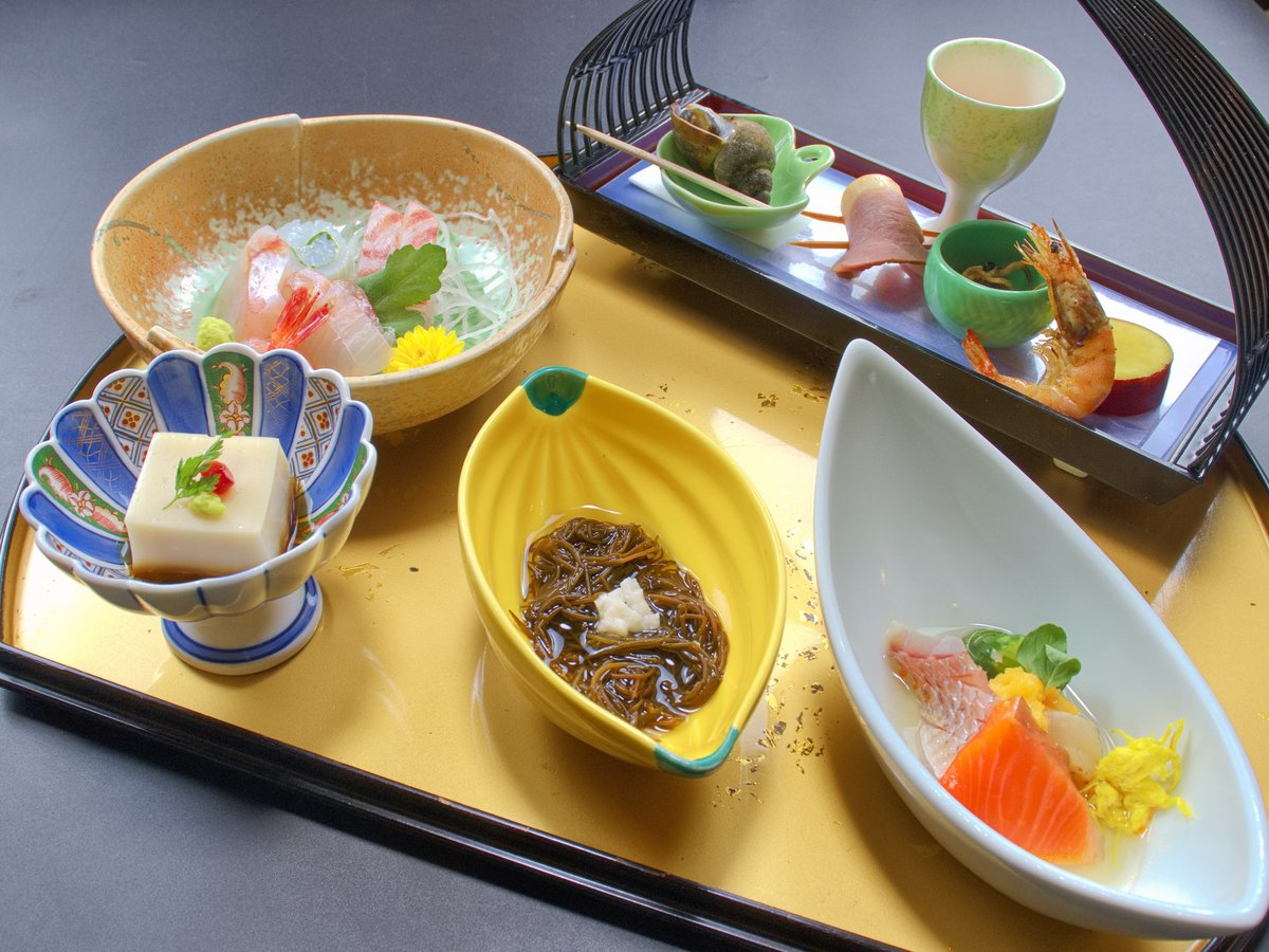 お夕食一例/新潟の海の幸を中心とした&ldquo;京風会席料理&rdquo;をご堪能下さい。