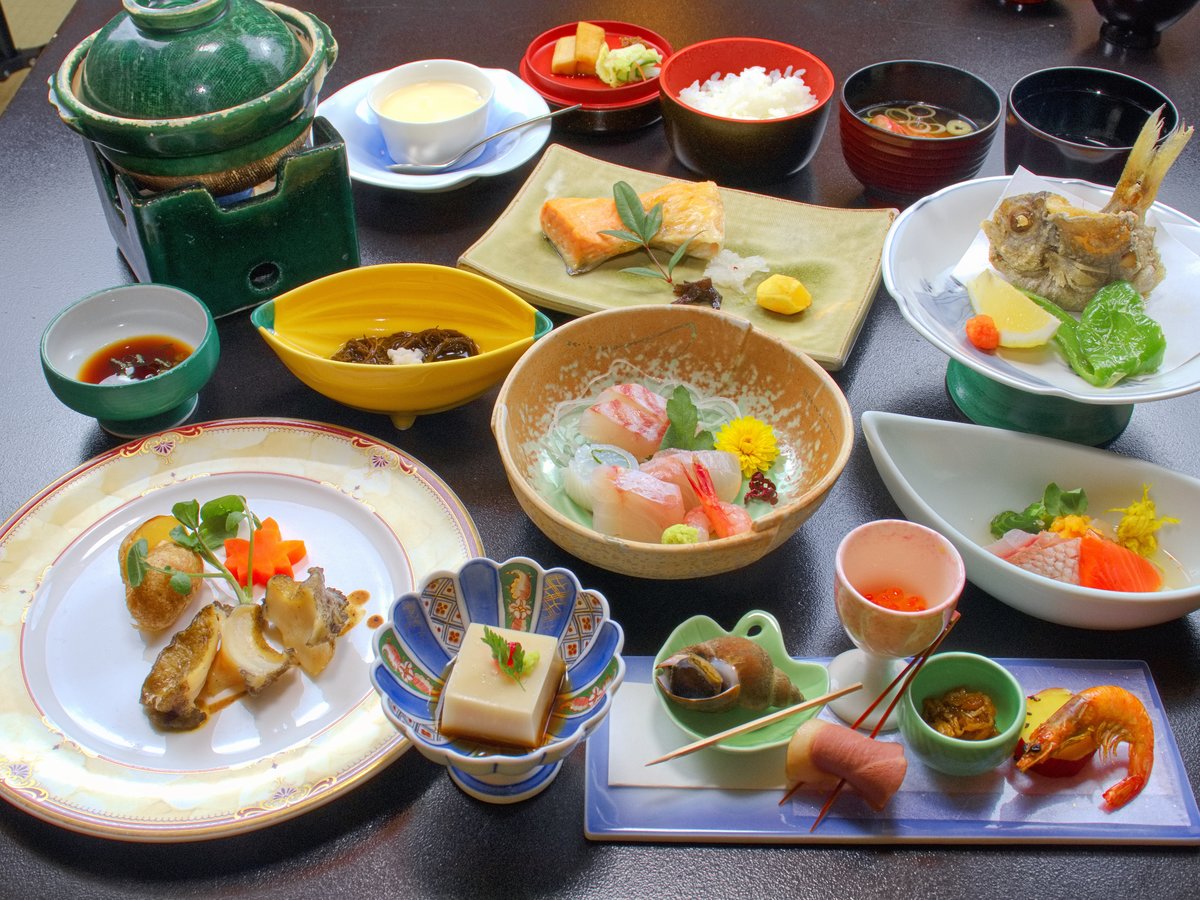 お夕食一例/新潟の海の幸を中心とした&ldquo;京風会席料理&rdquo;をご堪能下さい。