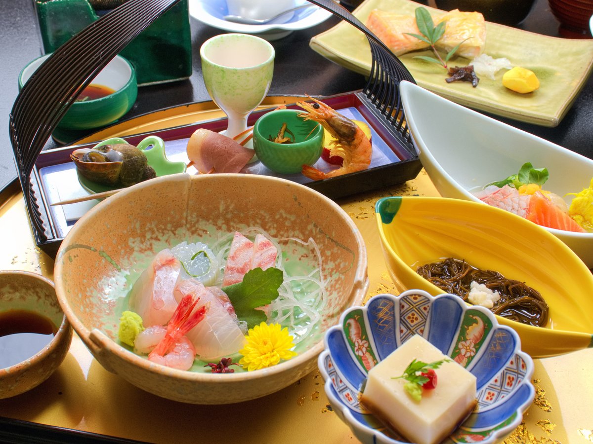 お夕食一例/新潟の海の幸を中心とした&ldquo;京風会席料理&rdquo;をご堪能下さい。