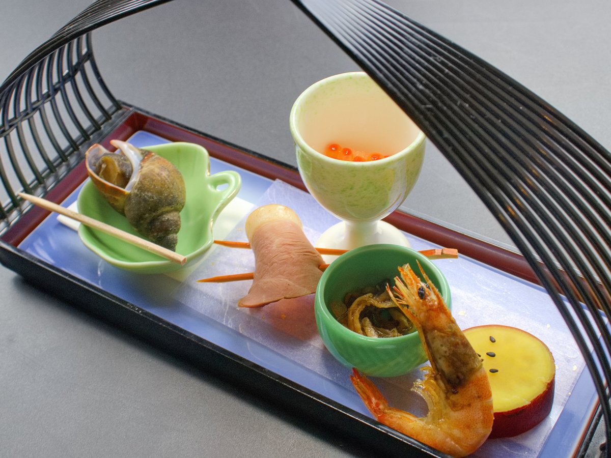 前菜（鮭腹子、松前漬け、黒ばい貝、鴨燻製、丸十）【お食事一例】