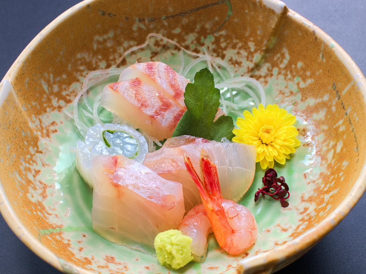お造り（鯛、金時鯛、紋甲烏賊、南蛮海老）【お食事一例】