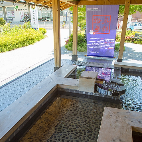 磐梯熱海温泉駅前「足湯」