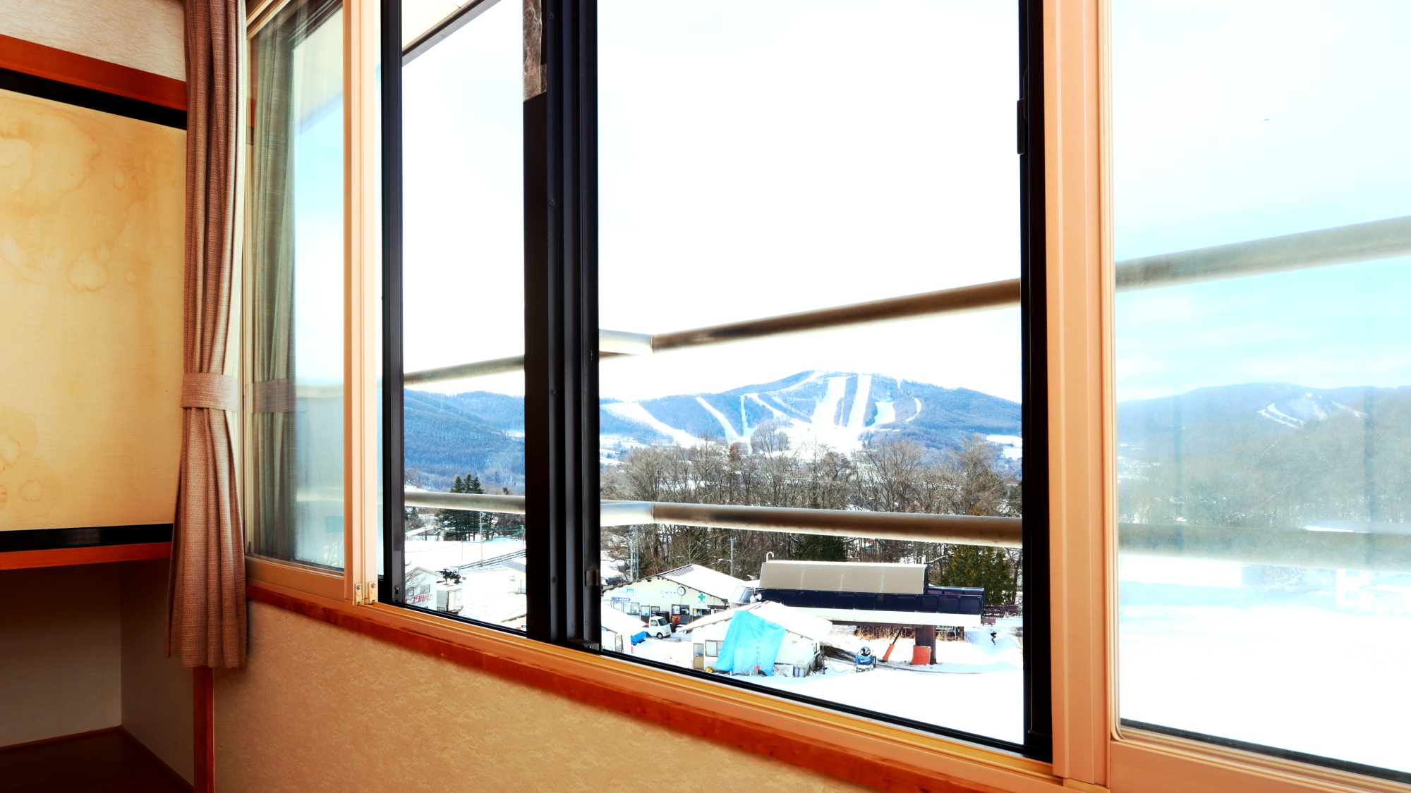 【客室】和室。どのお部屋も10畳＋トイレつきです。