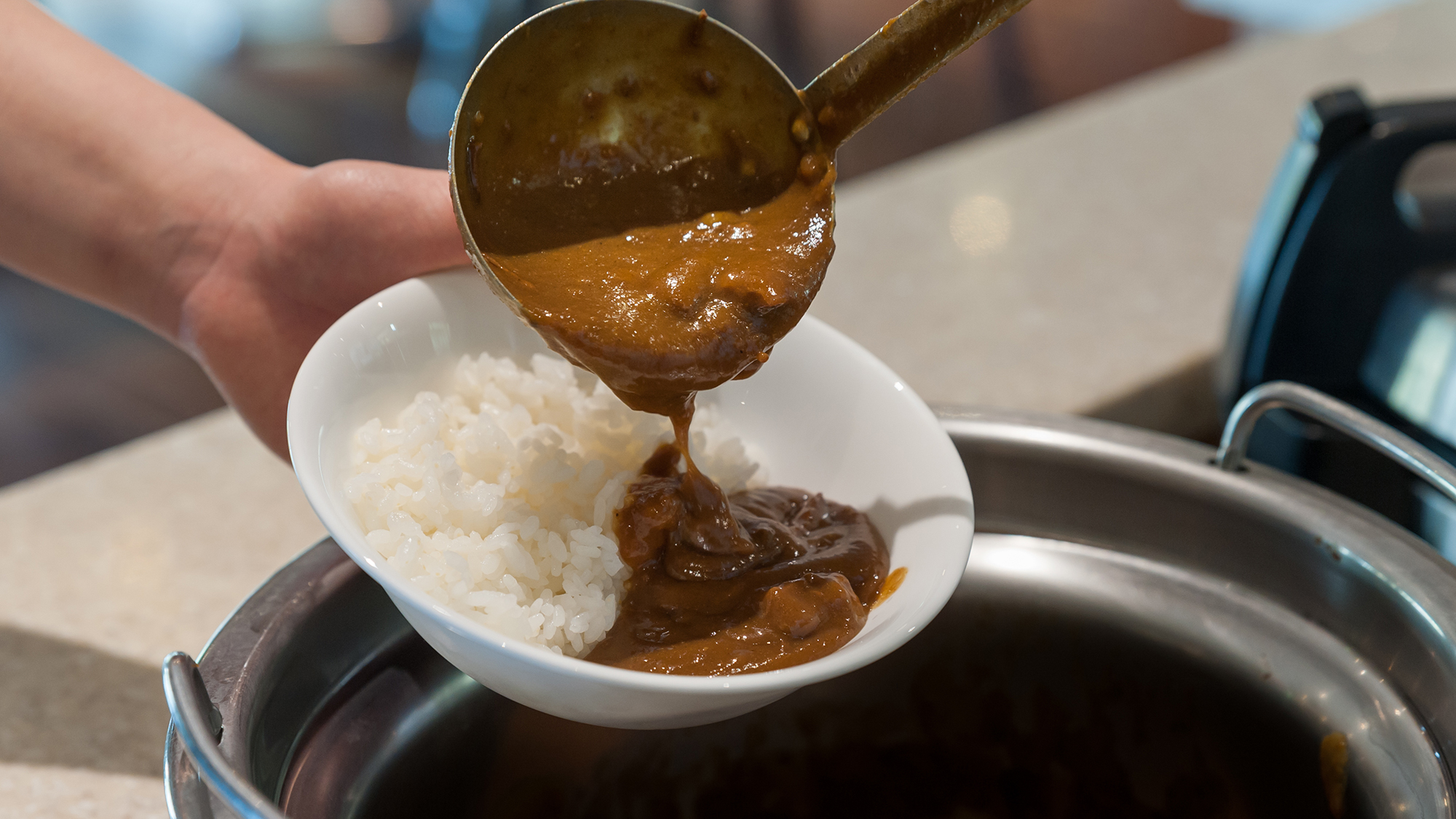 ファンの熱い要望にお応えして、あっぷる豚を使ったカレーが朝食にも。