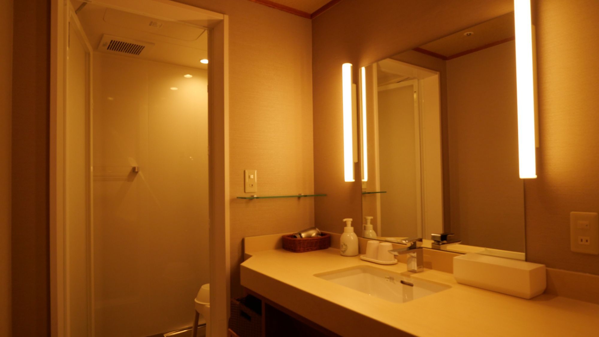 スーペリアトリプル（シャワーブース付）【33平米】