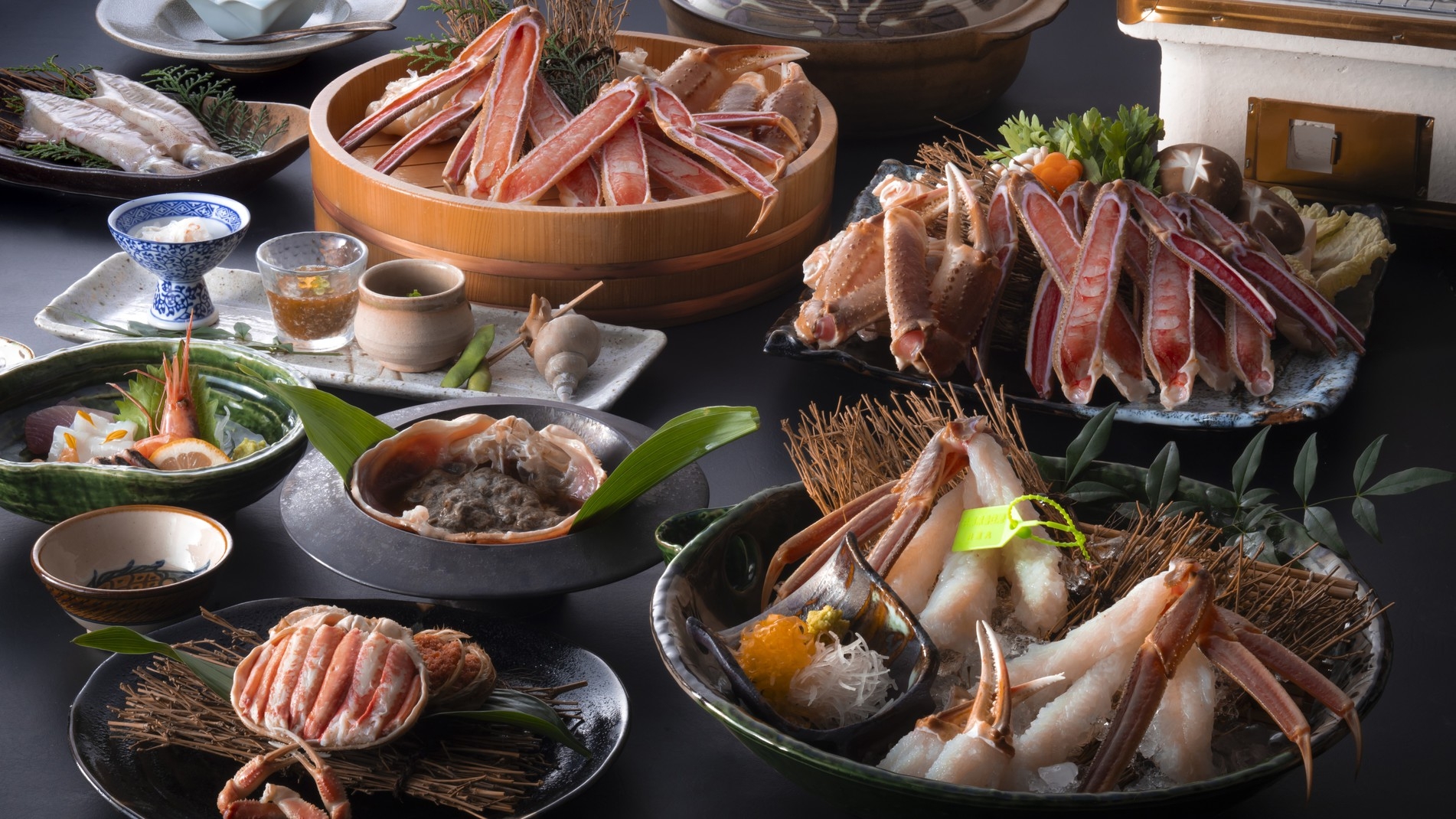 【冬・当館人気No.1】活松葉蟹刺し付き・炭火焼き蟹・お鍋プラン〈平日限定◆蟹の天婦羅付〉