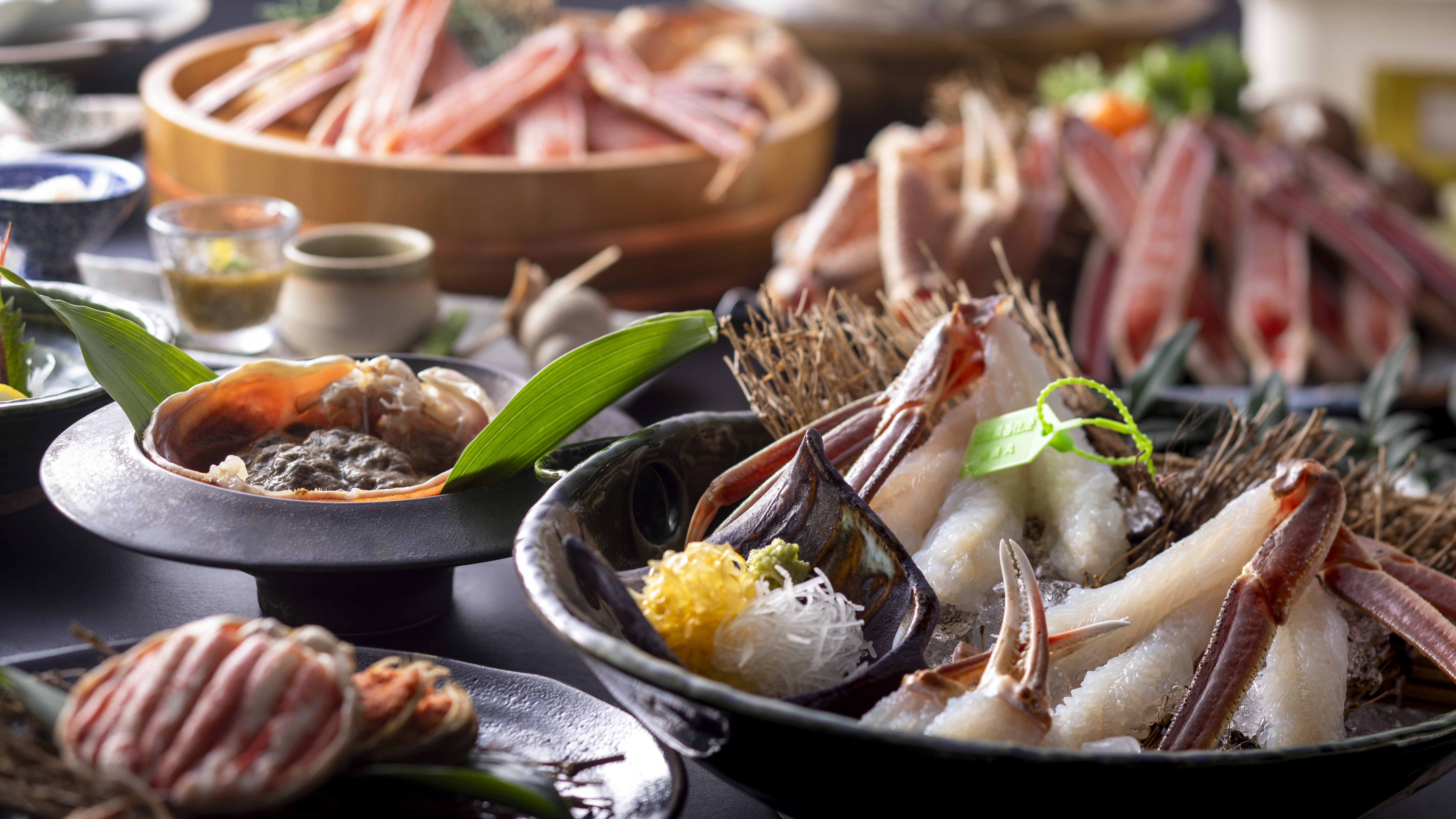 【冬・当館人気No.1】活松葉蟹刺し付き・炭火焼き蟹・お鍋プラン