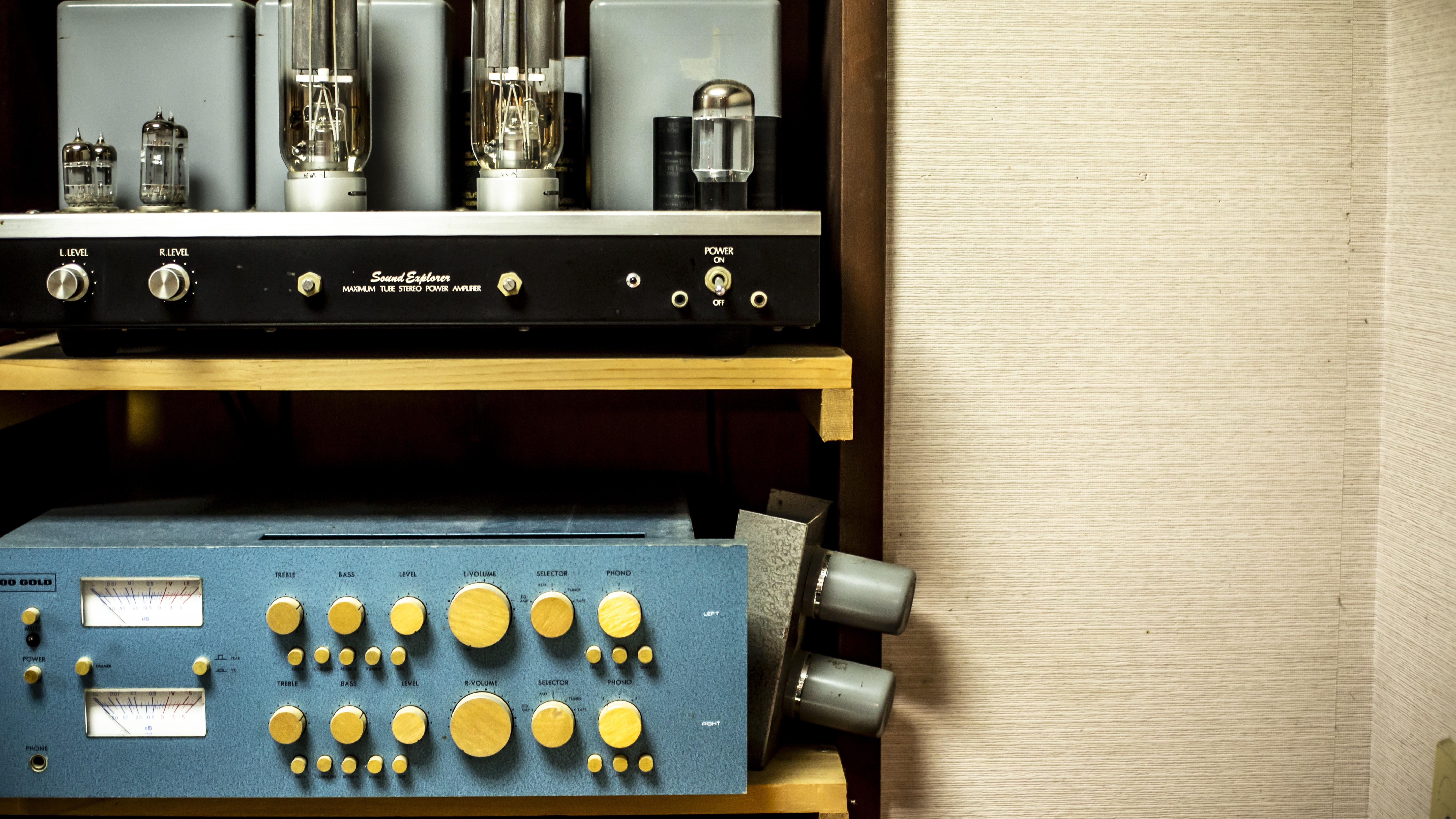 【オーディオ】主人がこだわりをもつ本館のオーディオ。