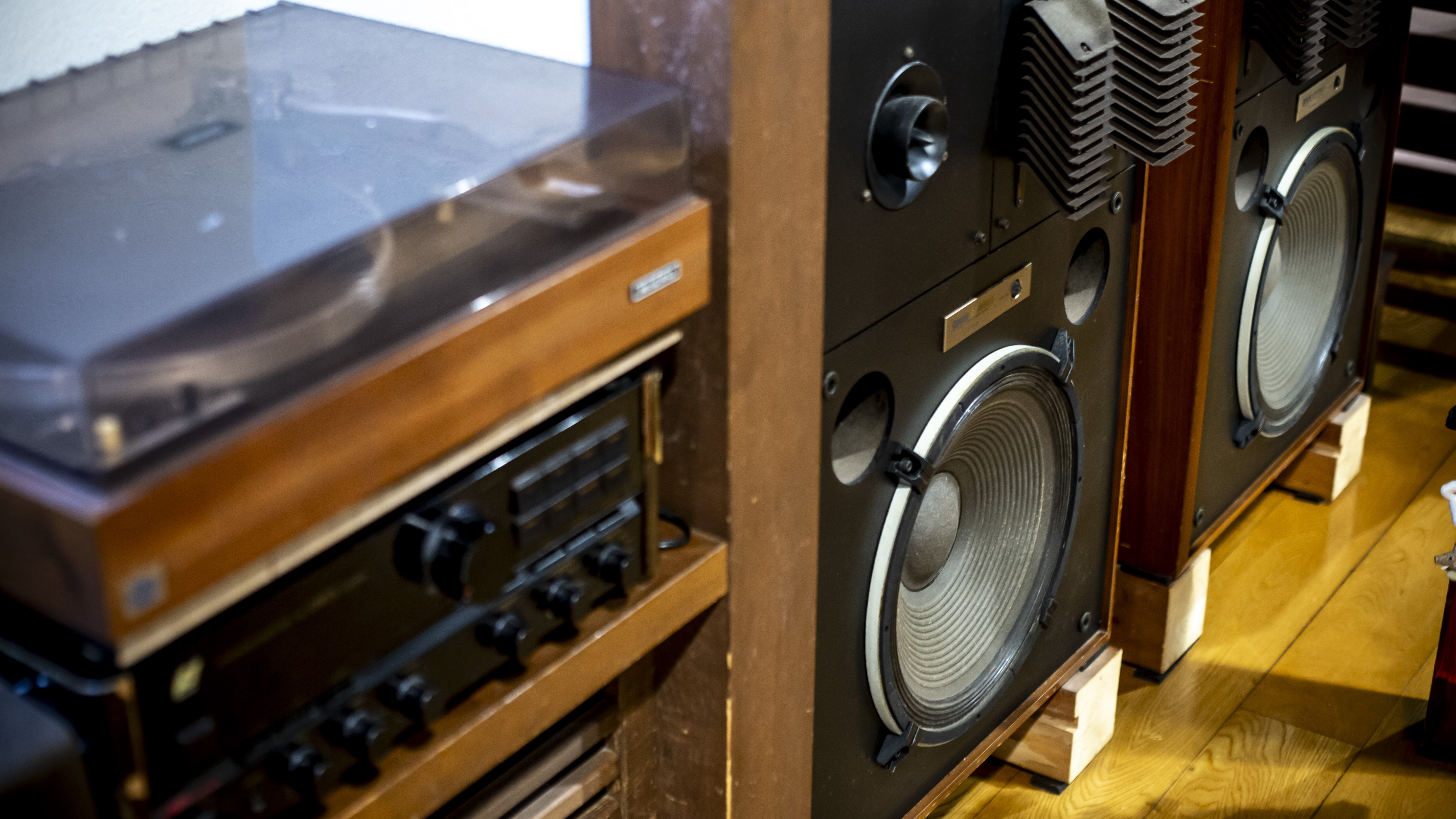 【オーディオ】主人がこだわりをもつ本館のオーディオ。