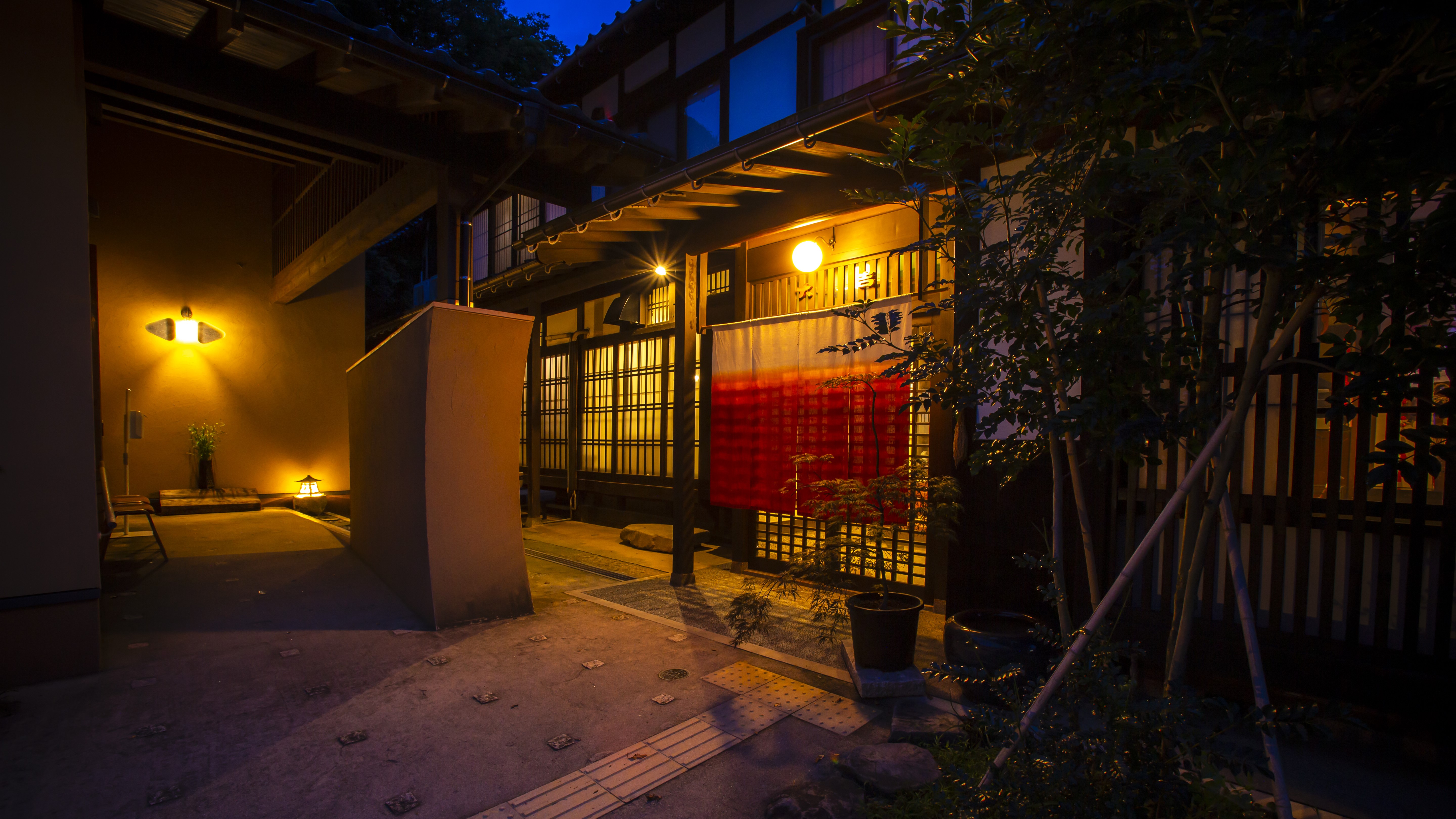 【外観】新館4室、本館3室のこじんまりとした小宿です。