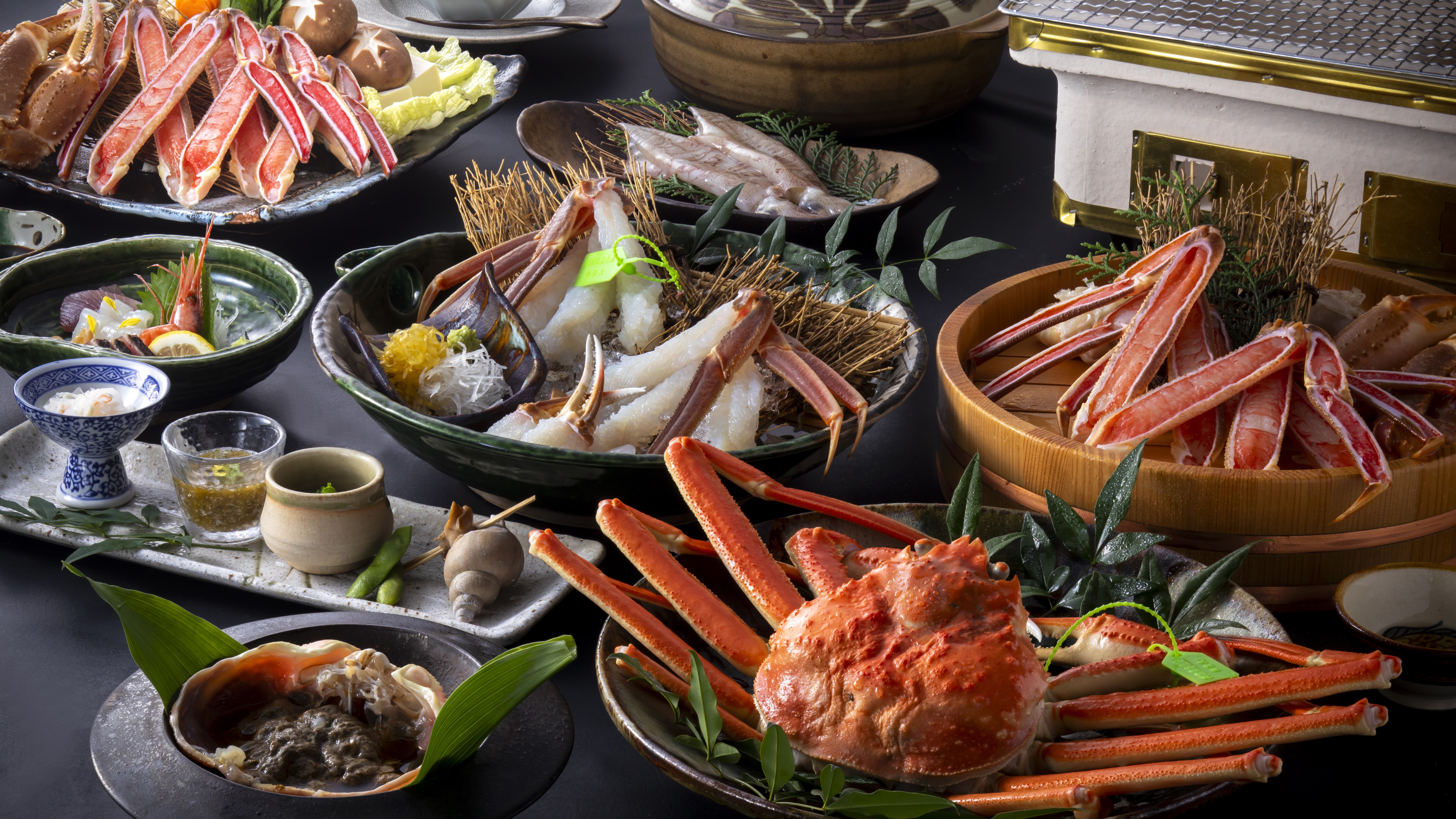 【冬・2人で1杯茹で松葉蟹付】活松葉蟹刺し・甲羅味噌焼きなどを味わうフルコース