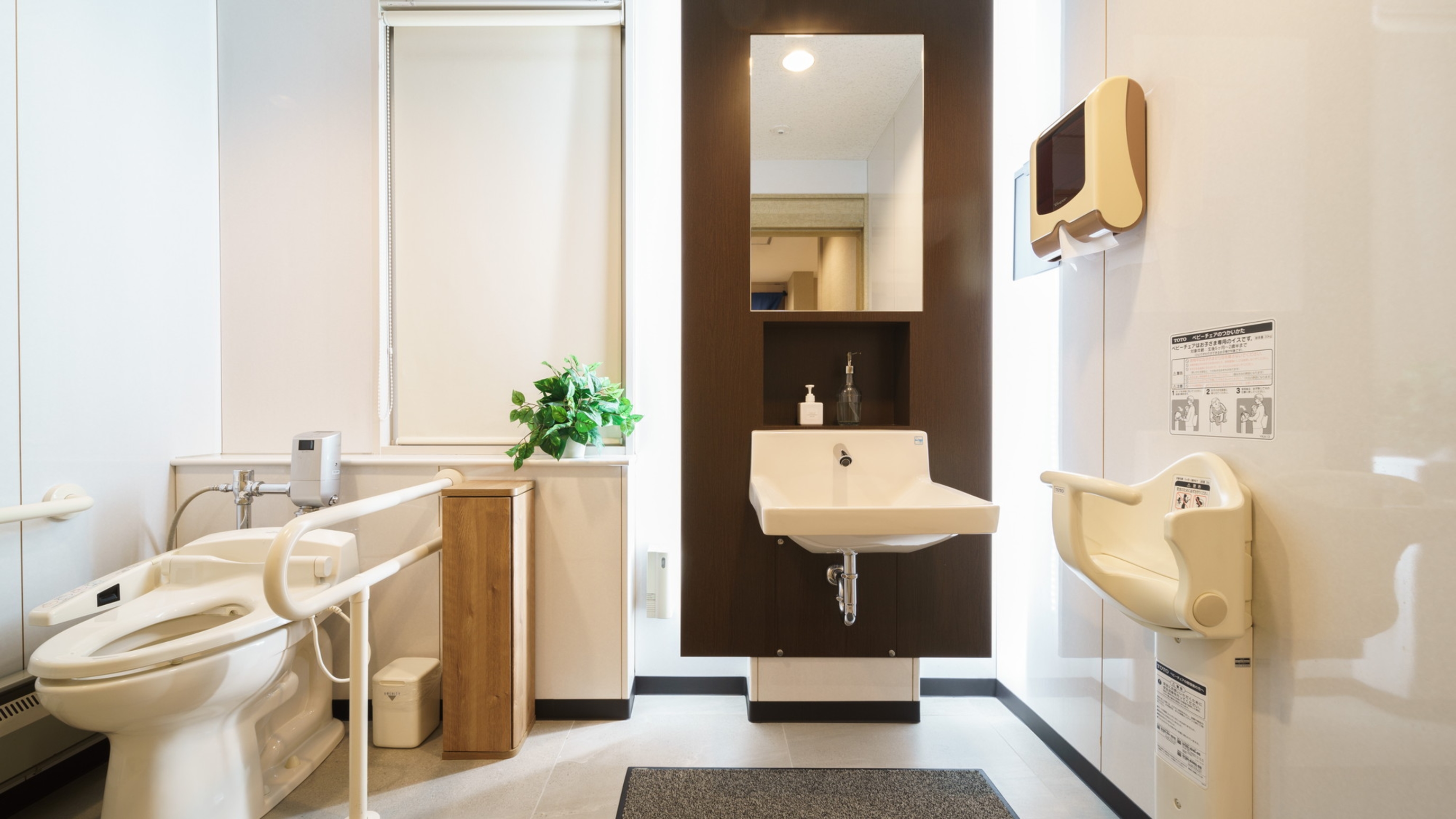 1階共用トイレはバリアフリー仕様です
