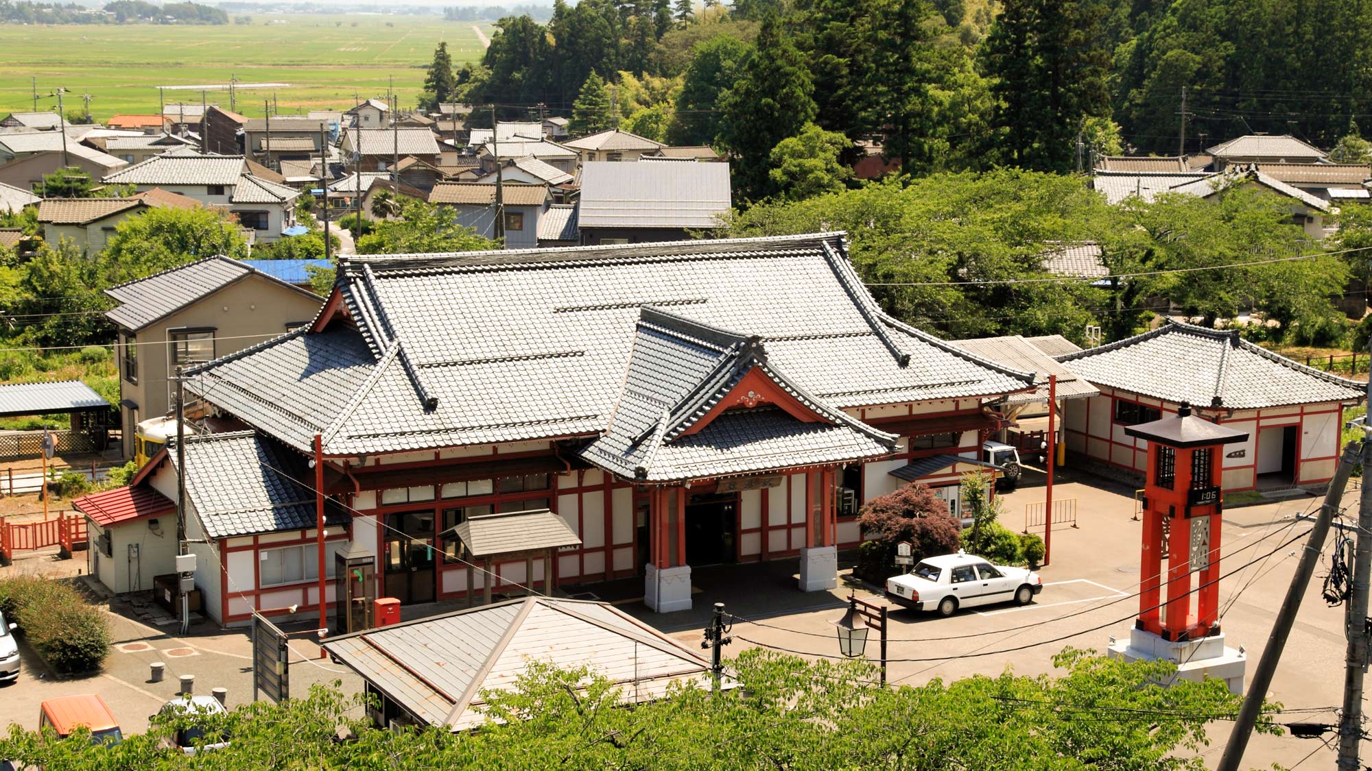 【弥彦駅より徒歩１分】