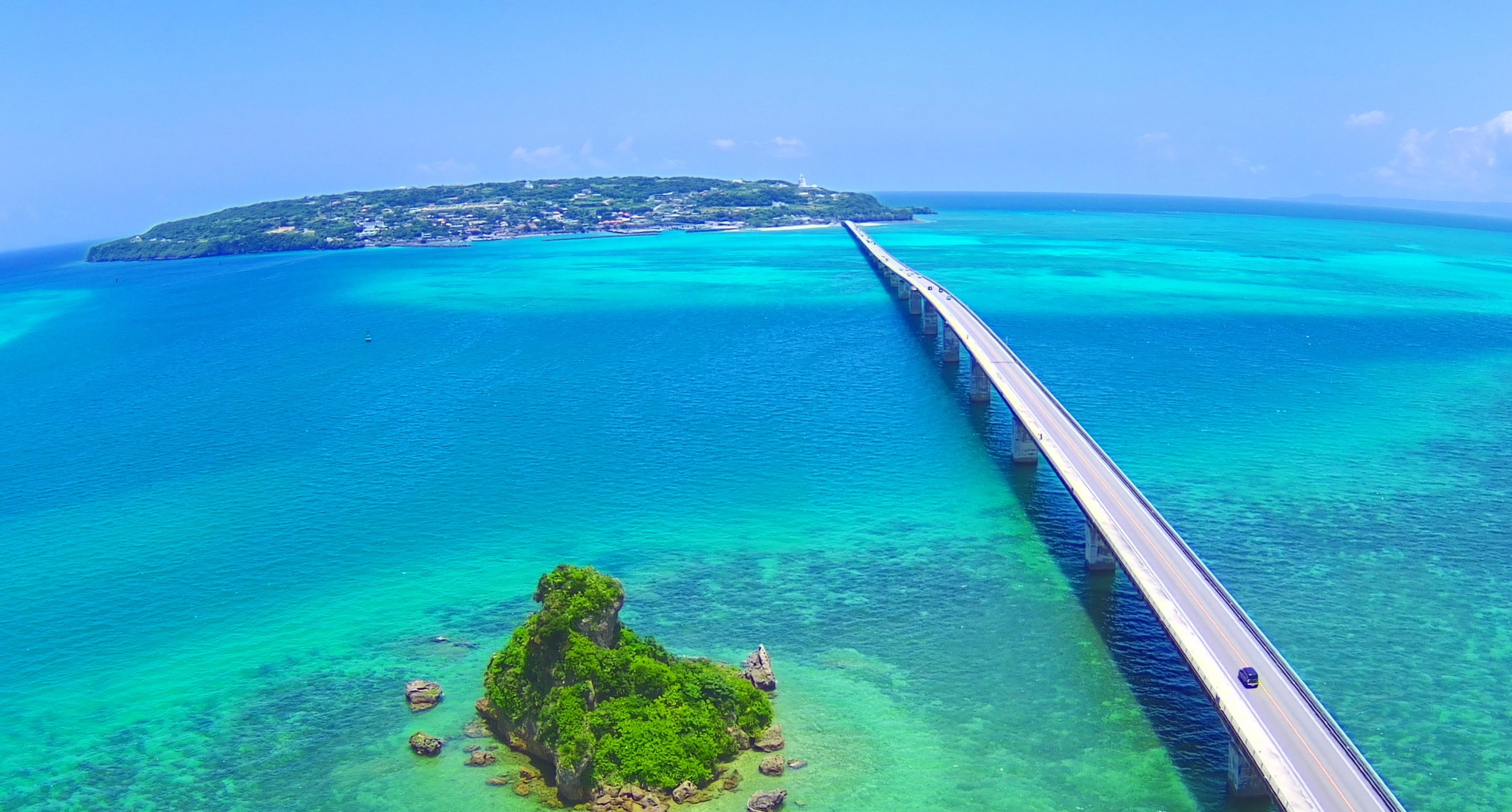 【当館から車で30分】美しい海の上を走る絶景ドライブコース、写真映えする「古宇利島（古宇利大橋）」