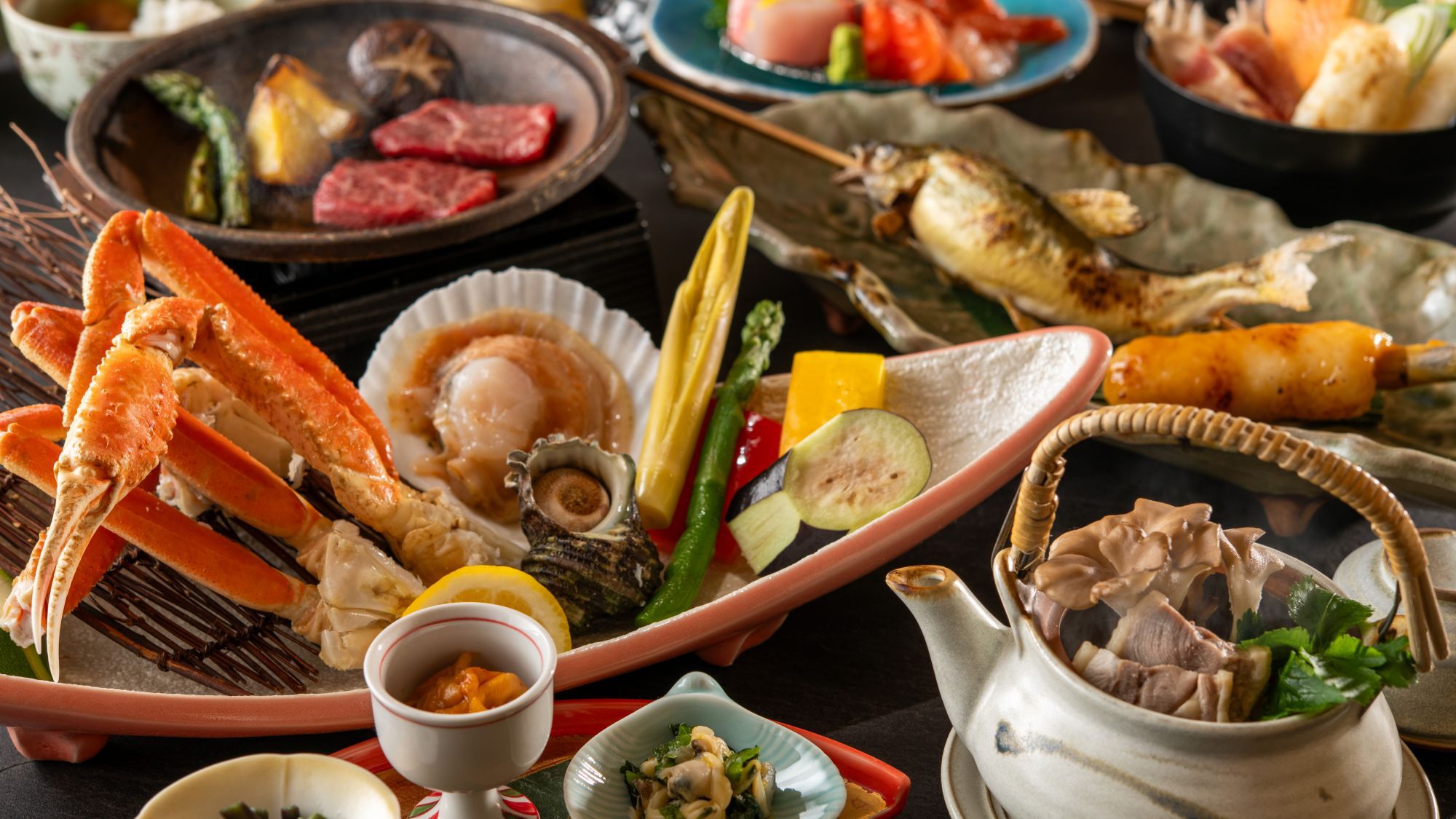 【特別会席・囲炉裏・夏】鮎やズワイガニ、秋田錦牛など豪華食材を囲炉裏で楽しむ