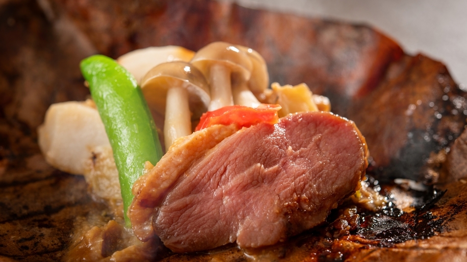 【土地の恵み会席・冬】季節の地産食材満載！姫神和牛のすき焼きと比内地鶏の釜飯を堪能