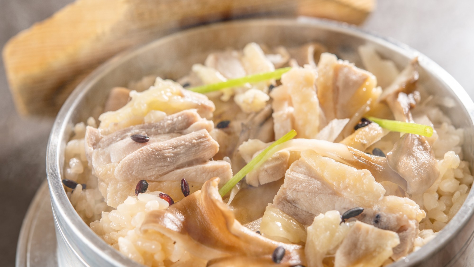 【秋田得旅】【季節の会席・冬】3種のご当地肉の食べ比べ、比内地鶏の釜飯やきりたんぽ鍋で秋田を満喫