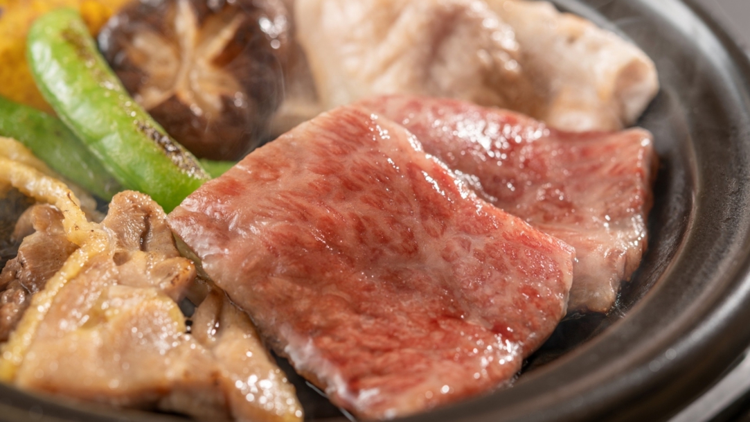 【季節の会席・夏】牛・豚・鶏3種の陶板焼きと北秋田の郷土料理“きりたんぽ鍋”で秋田を満喫！