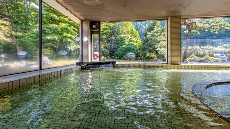 【季節の会席・春】牛・豚・鶏3種の陶板焼きと北秋田の郷土料理“きりたんぽ鍋”で秋田を満喫！