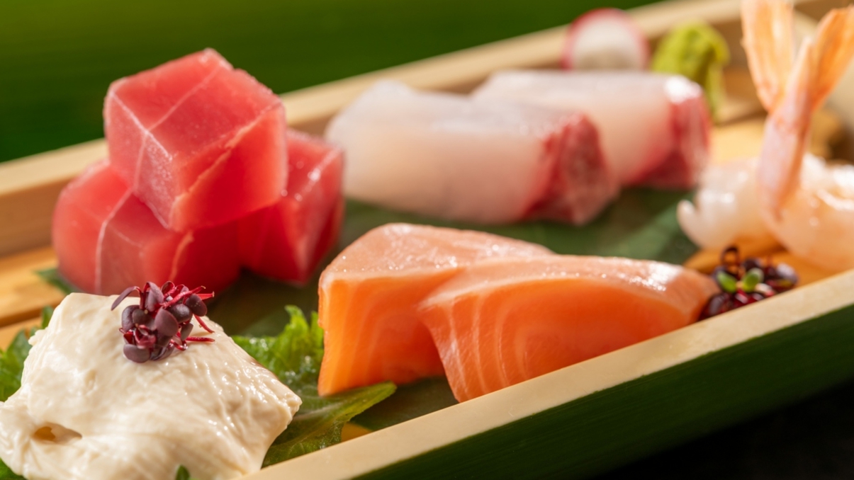 【土地の恵み会席・夏】秋田錦牛と比内地鶏を味わい、夏の釜飯を堪能