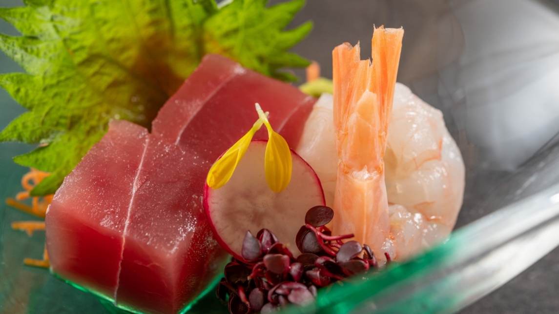 【季節の会席・夏】牛・豚・鶏3種の陶板焼きと北秋田の郷土料理“きりたんぽ鍋”で秋田を満喫！