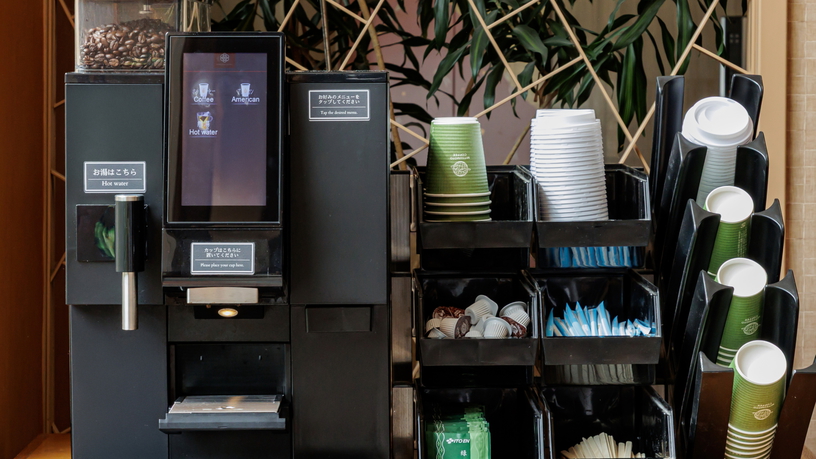 【季節の会席・春】牛・豚・鶏3種の陶板焼きと北秋田の郷土料理“きりたんぽ鍋”で秋田を満喫！