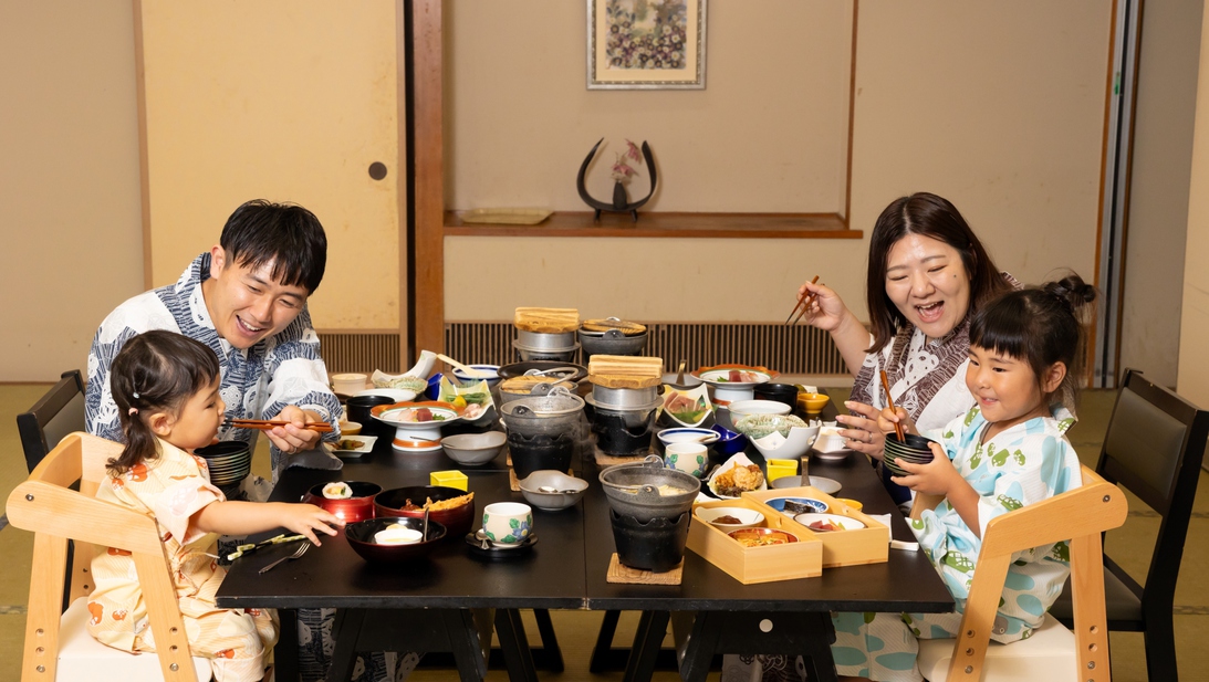 レストランでは、お子様と一緒にゆったりとお食事いただけます