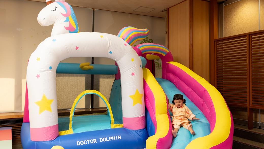 ふわふわ滑り台でお子様も大喜び