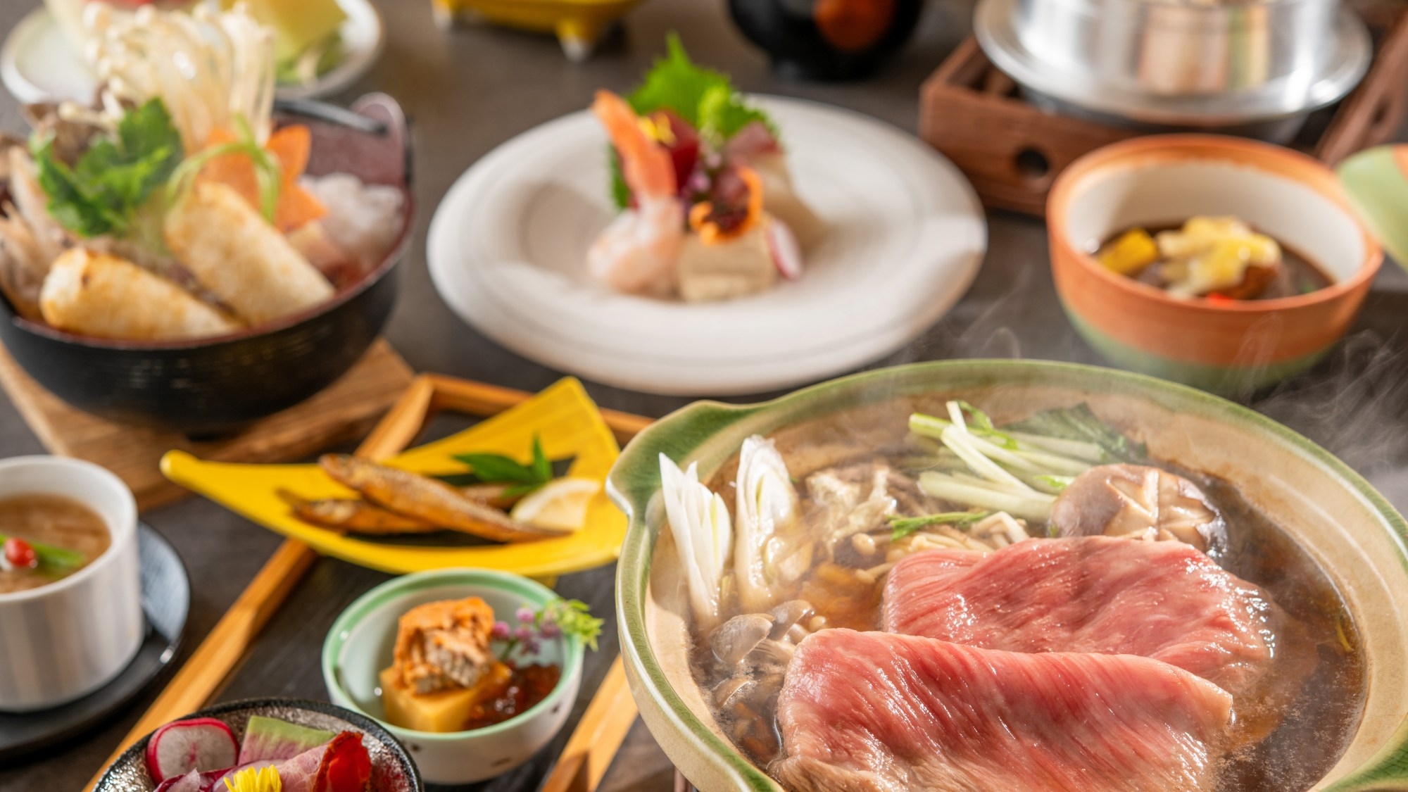 【秋田得旅】【土地の恵み会席・冬】季節の地産食材満載！姫神和牛のすき焼きと比内地鶏の釜飯を堪能