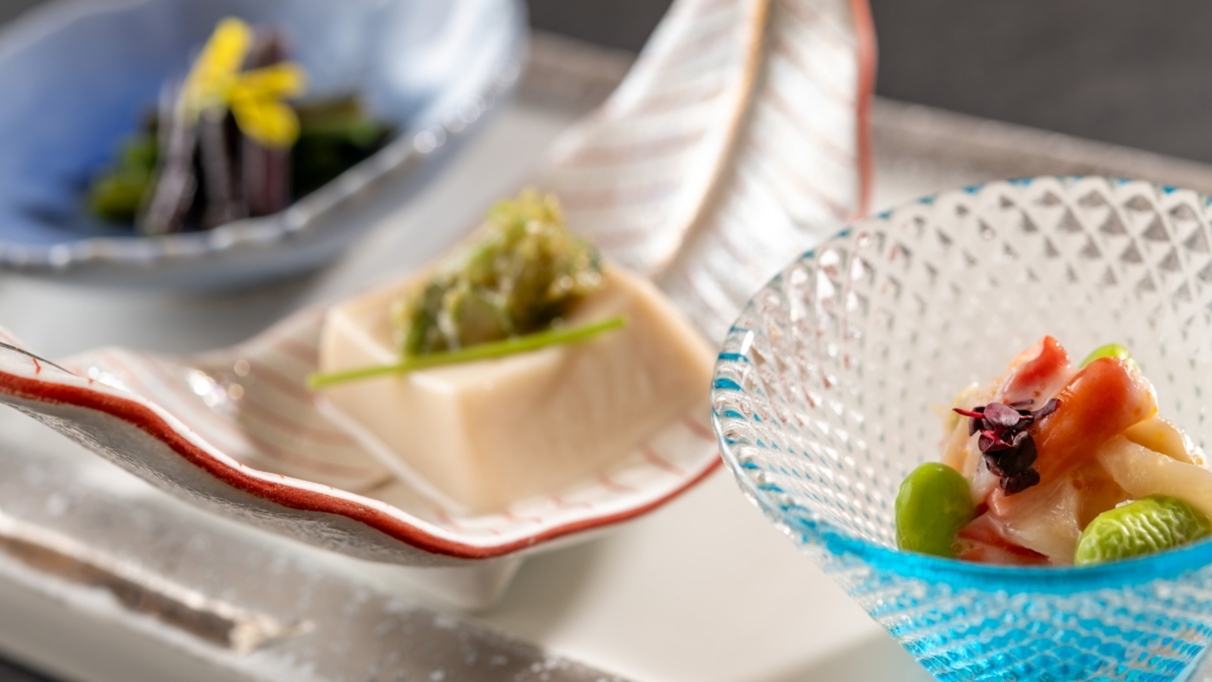 【土地の恵み会席・夏】秋田錦牛と比内地鶏を味わい、夏の釜飯を堪能