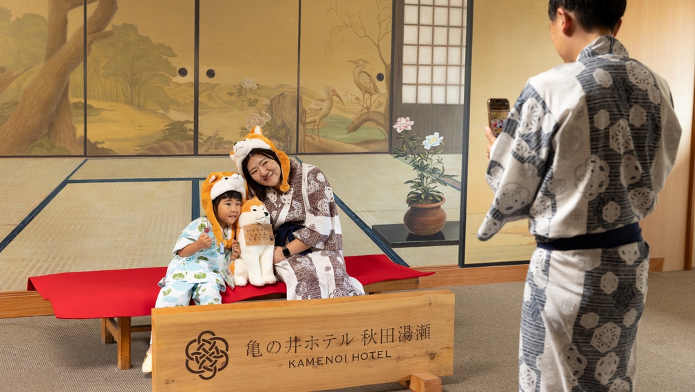 【季節の会席・春】牛・豚・鶏3種の陶板焼きと北秋田の郷土料理“きりたんぽ鍋”で秋田を満喫！