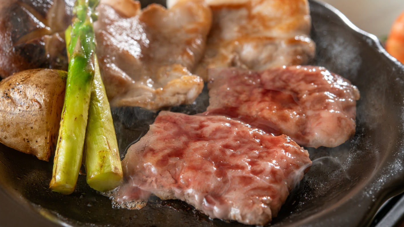 【一泊夕食付き】翌朝早い出発、のんびり寝坊したい方に〜夕食は人気No.1の土地の恵み会席☆朝食なし