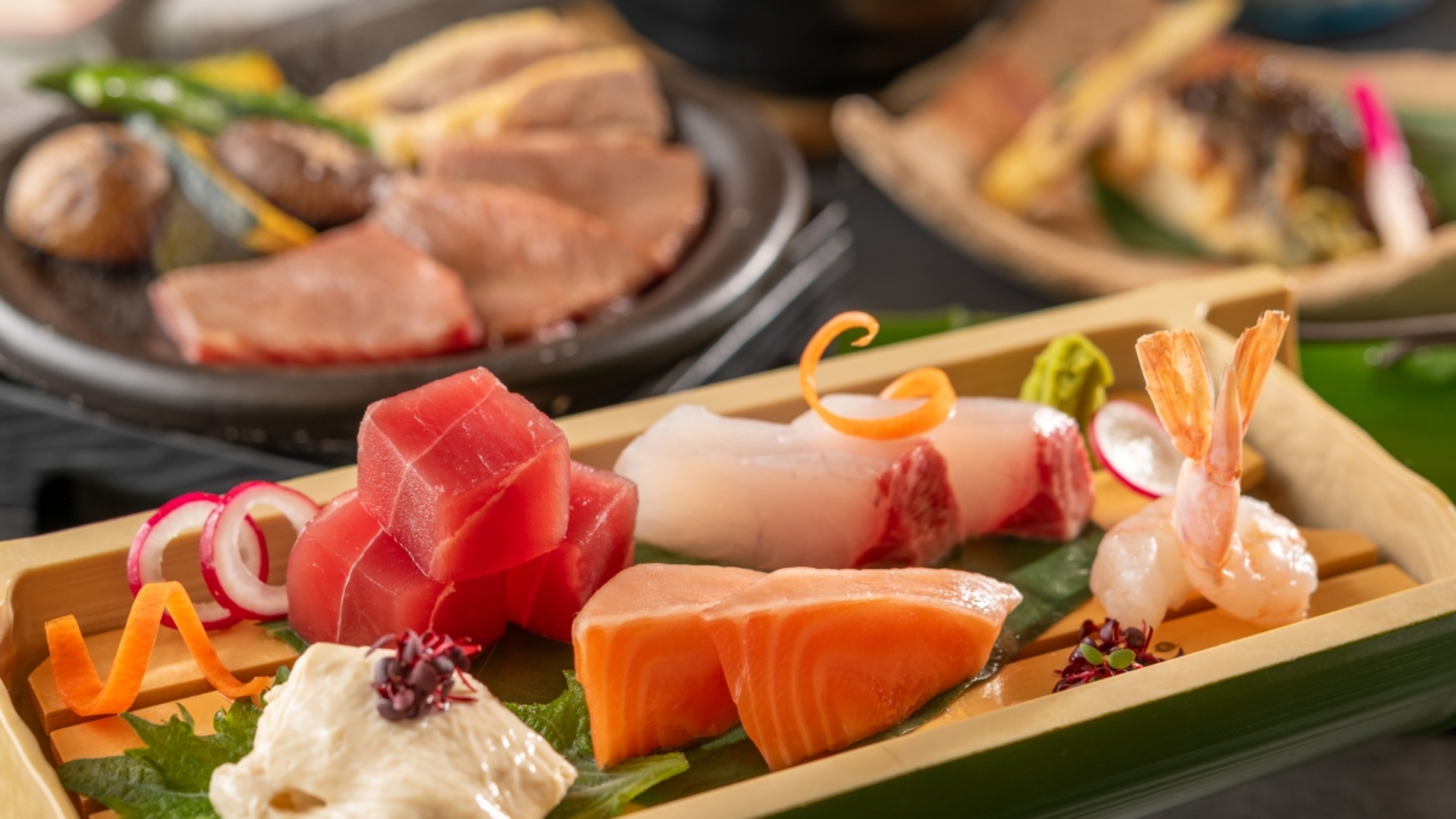 【土地の恵み会席/夏】秋田錦牛と比内地鶏の陶板焼き、鰻の釜飯など（6月～8月）