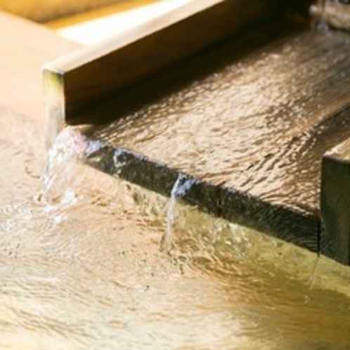 【姥子の湯】箱根八湯と称される、いにしえよりこんこんと湧き出るお湯はじんわりとした温かさが格別です。