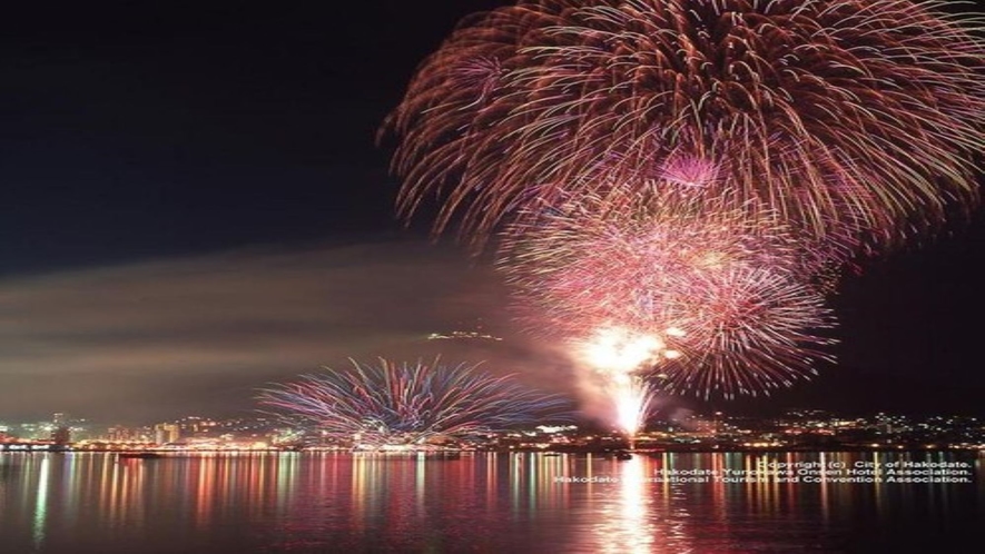 夏の最大イベント函館港まつり