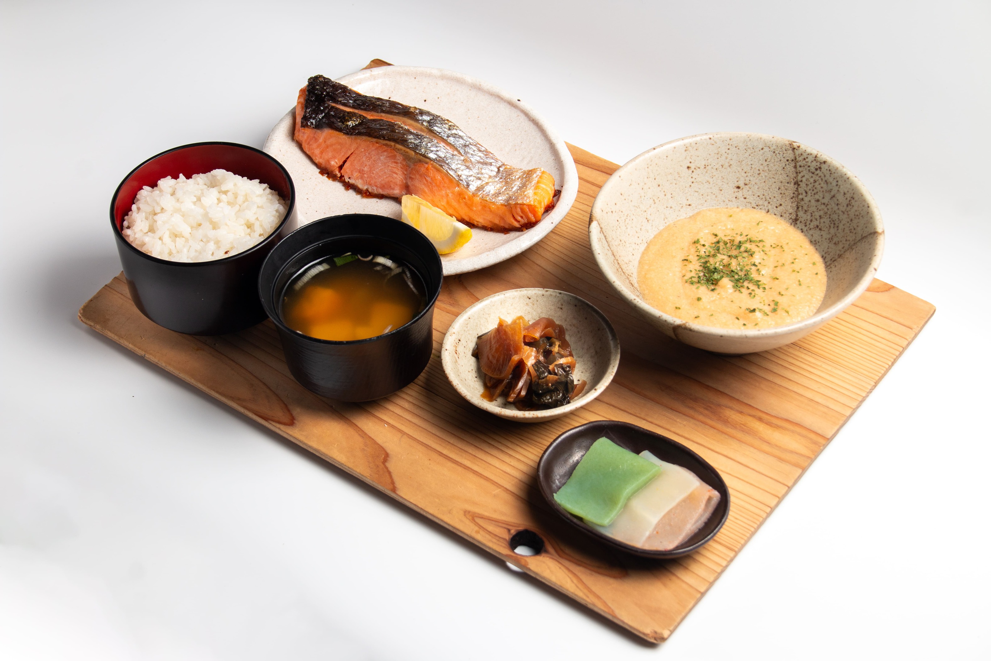 【朝食付き】鮭定食×秋川渓谷の大自然にたたずむコテージ◇大自然の中でゆったり温泉旅行♪