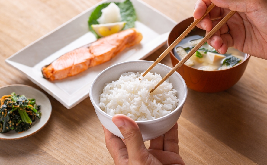 【朝食付き】鮭定食×秋川渓谷の大自然にたたずむコテージ◇大自然の中でゆったり温泉旅行♪