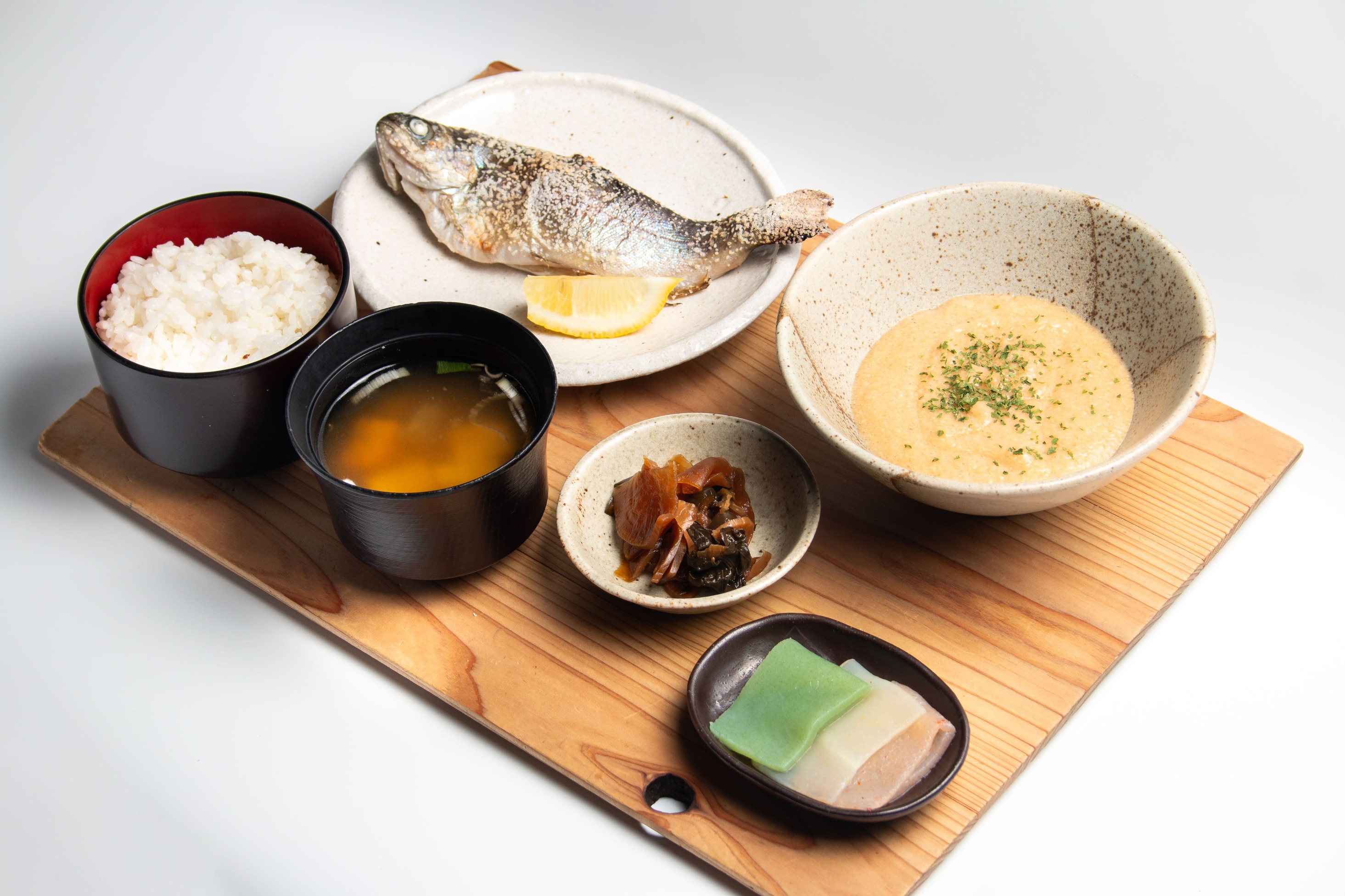 【朝食付き】ニジマス定食ｘ秋川渓谷の大自然にたたずむコテージ◇大自然の中でゆったり温泉旅行♪