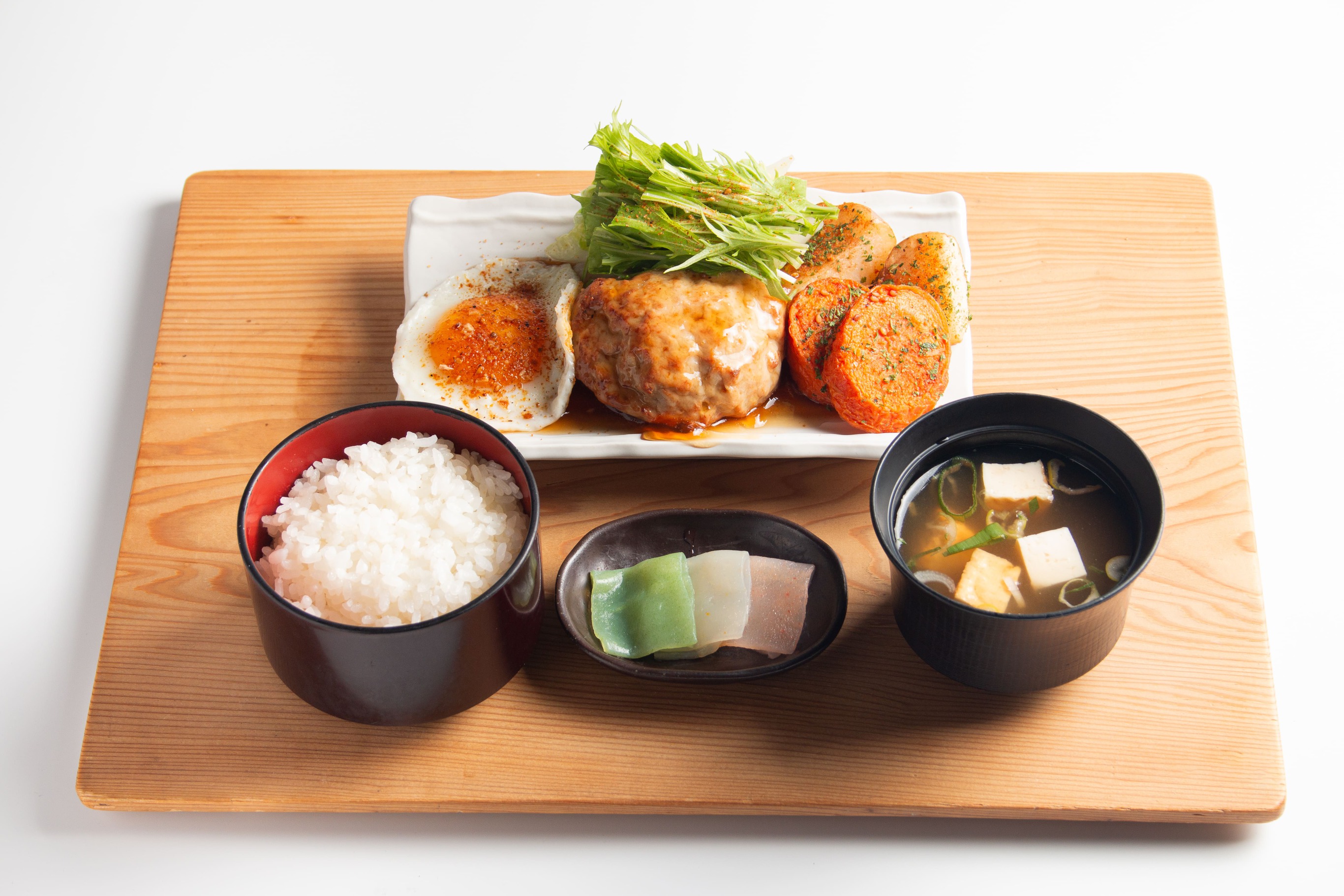 【朝食付き】里芋のハンバーグｘ秋川渓谷の大自然にたたずむコテージ◇大自然の中でゆったり温泉旅行♪