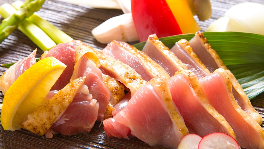 【鶏の陶板焼き一例】薩摩といえば鶏！ヘルシーなのに栄養抜群♪噛むほどに旨味が楽しめる(1～2人前)