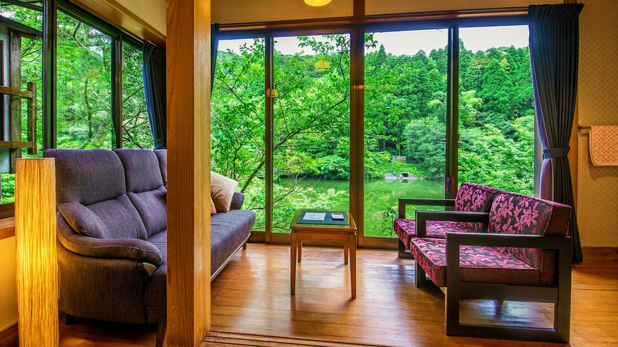 【和モダン客室一例】窓を開ければ“水の音”や“葉擦れの囁き“が心に安らぎを与えます