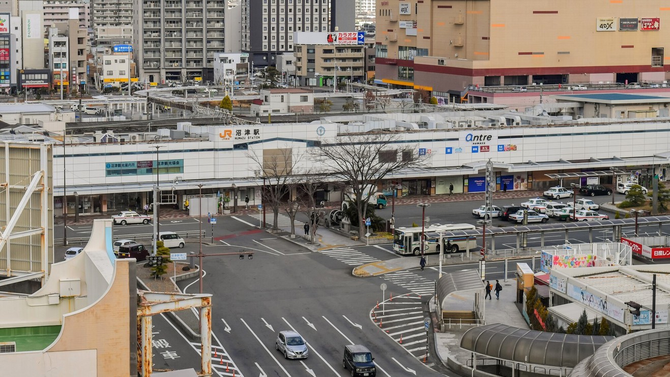 沼津駅より徒歩2分の立地にございます。