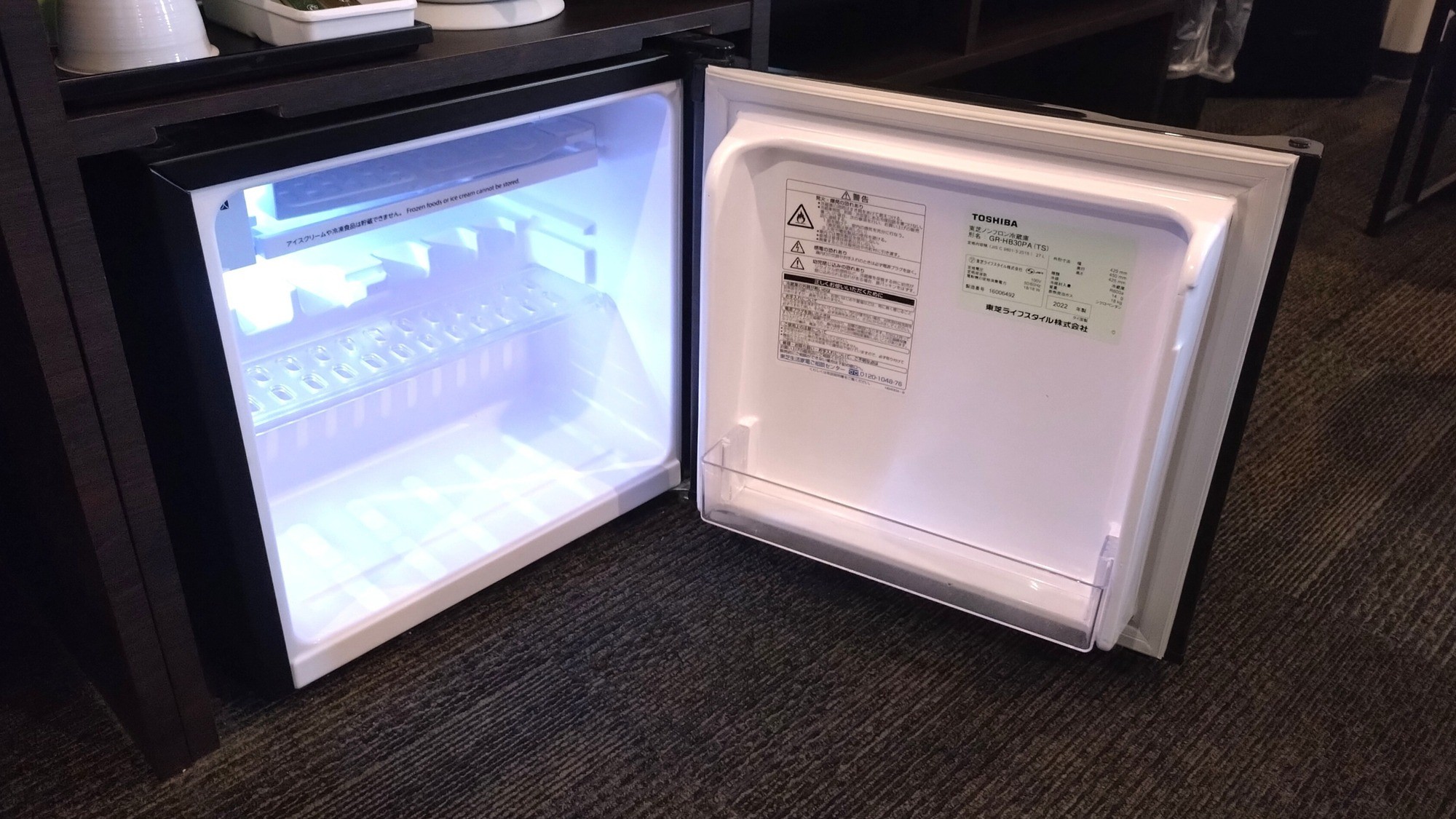 【客室備品】空の冷蔵庫